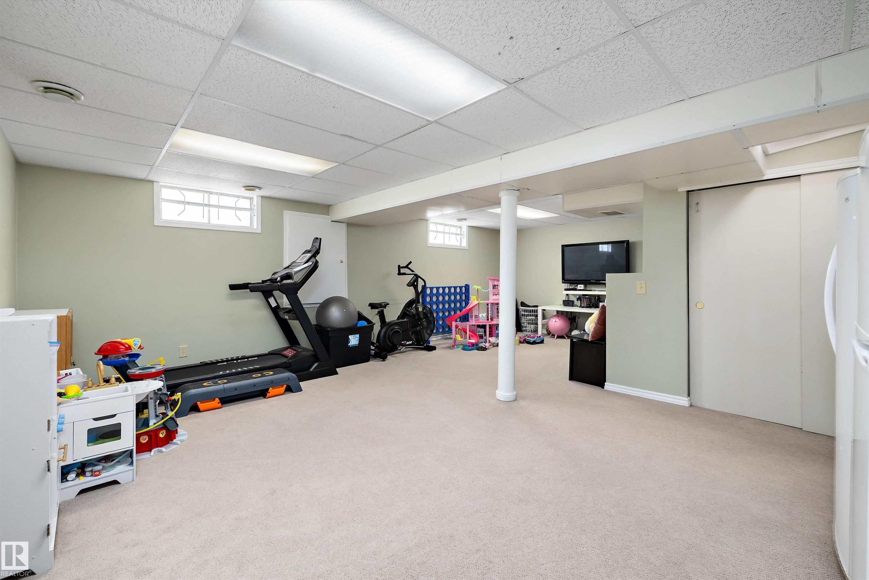 Workout area with carpet flooring and a drop ceiling - 9804 156 Avenue, Edmonton, AB - Indoor Photo Showing Basement