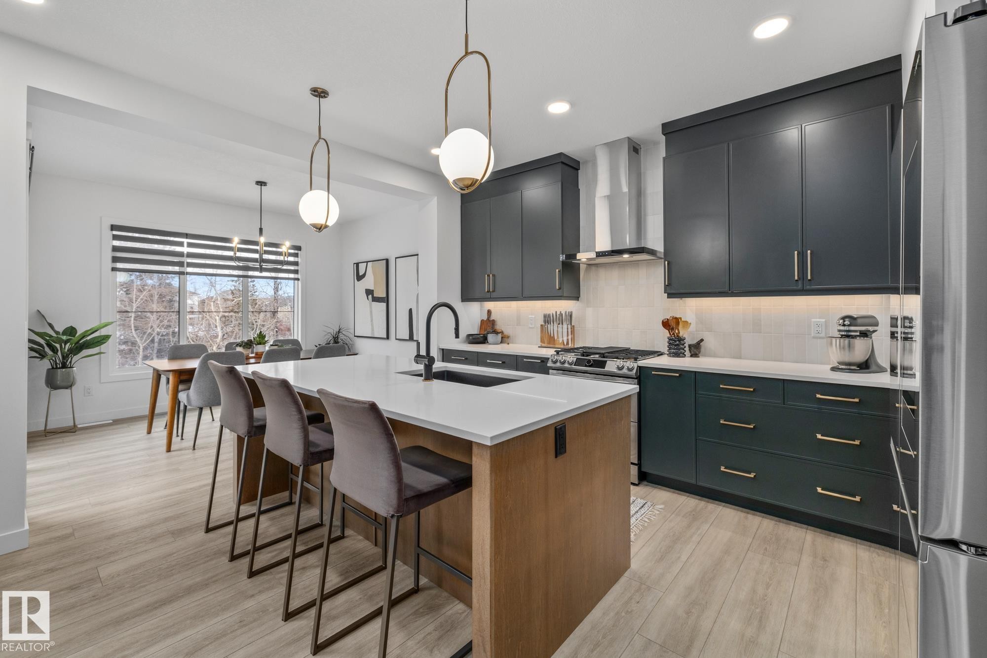 664 Astoria Way, Devon, AB - Indoor Photo Showing Kitchen With Upgraded Kitchen