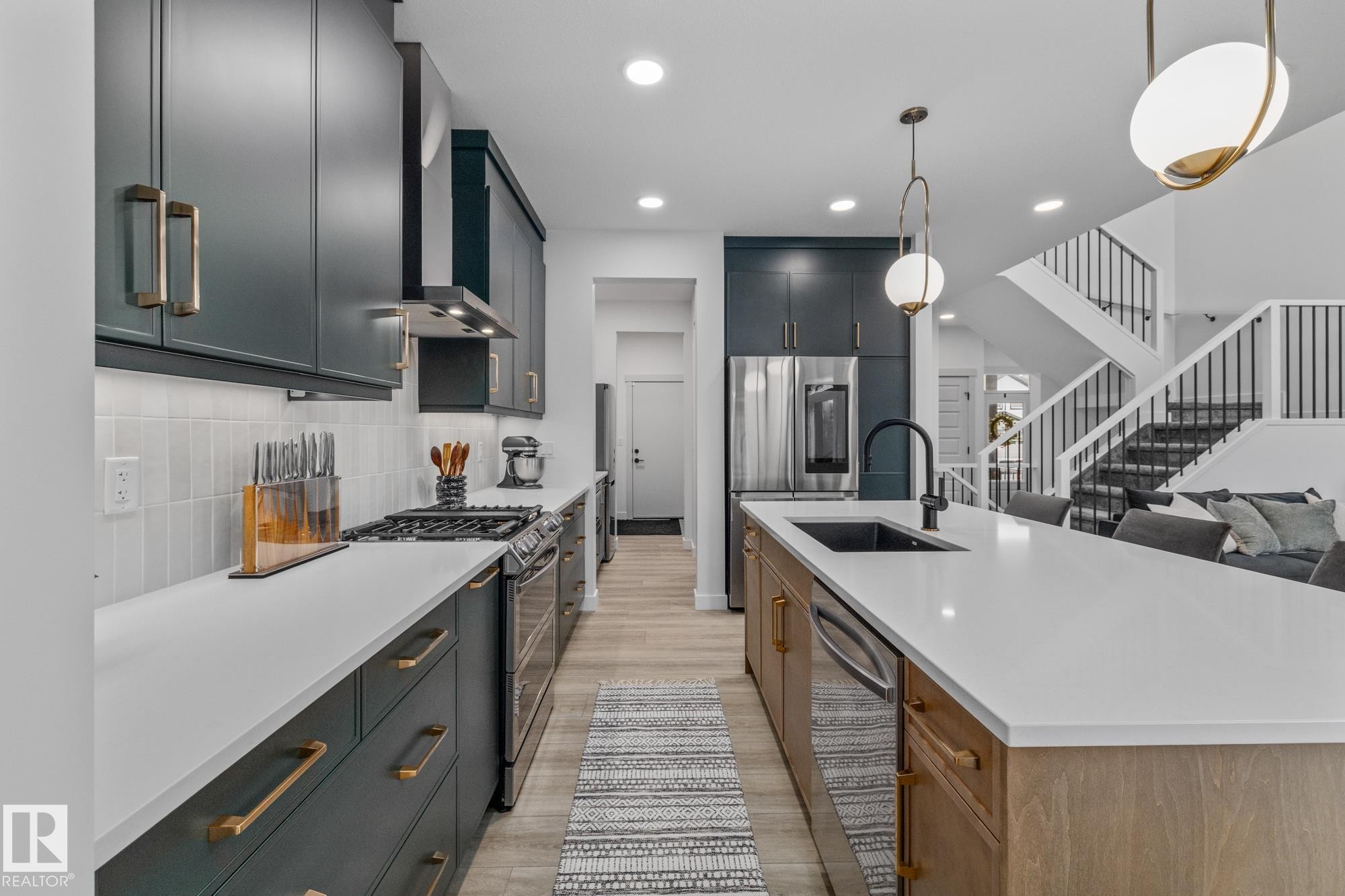 664 Astoria Way, Devon, AB - Indoor Photo Showing Kitchen With Upgraded Kitchen