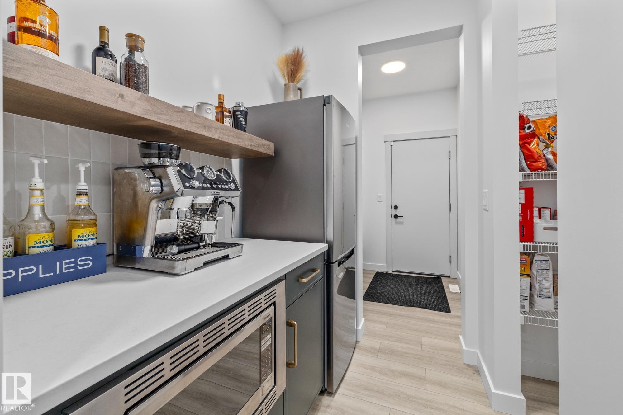 664 Astoria Way, Devon, AB - Indoor