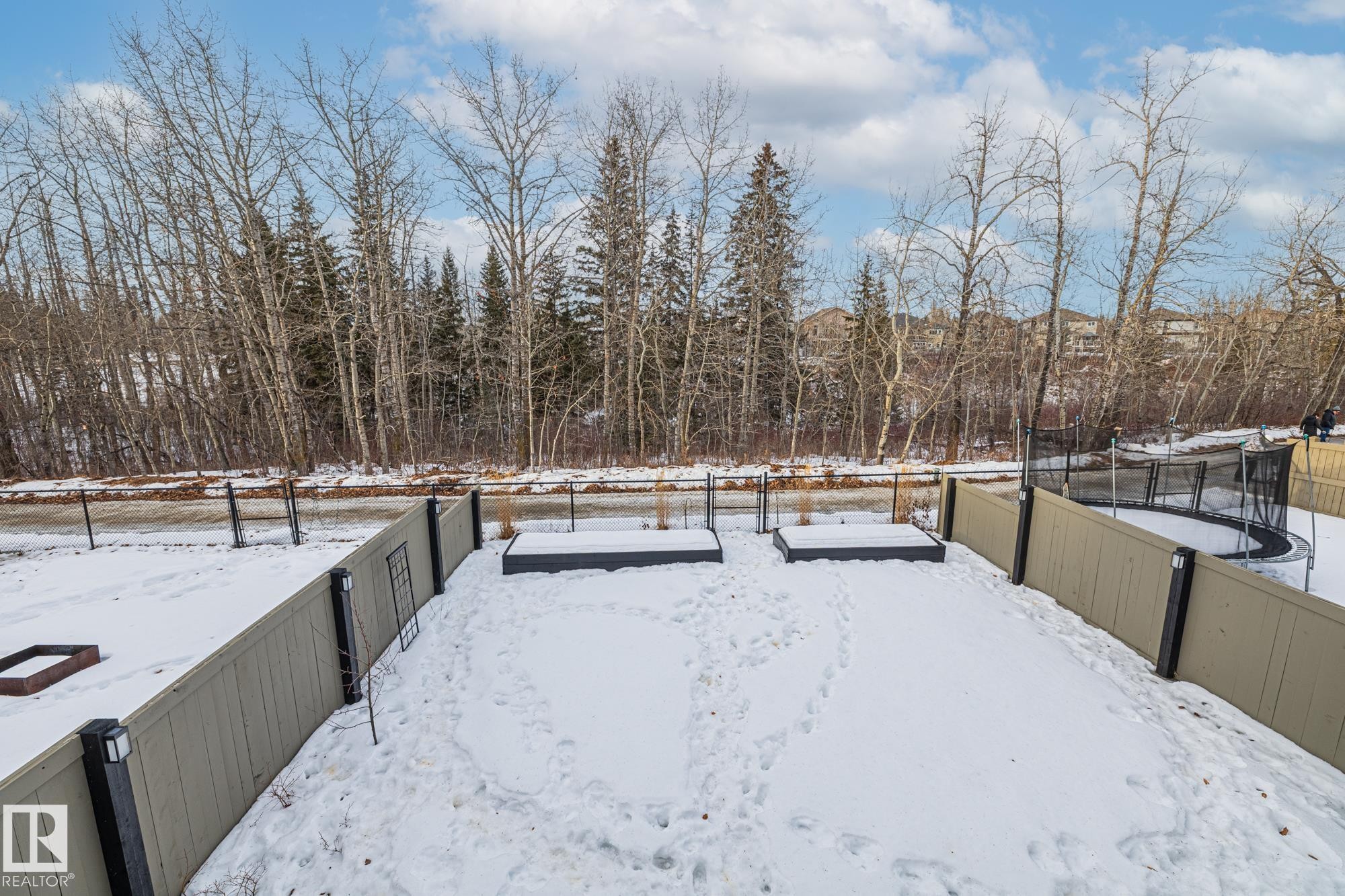 664 Astoria Way, Devon, AB - Outdoor