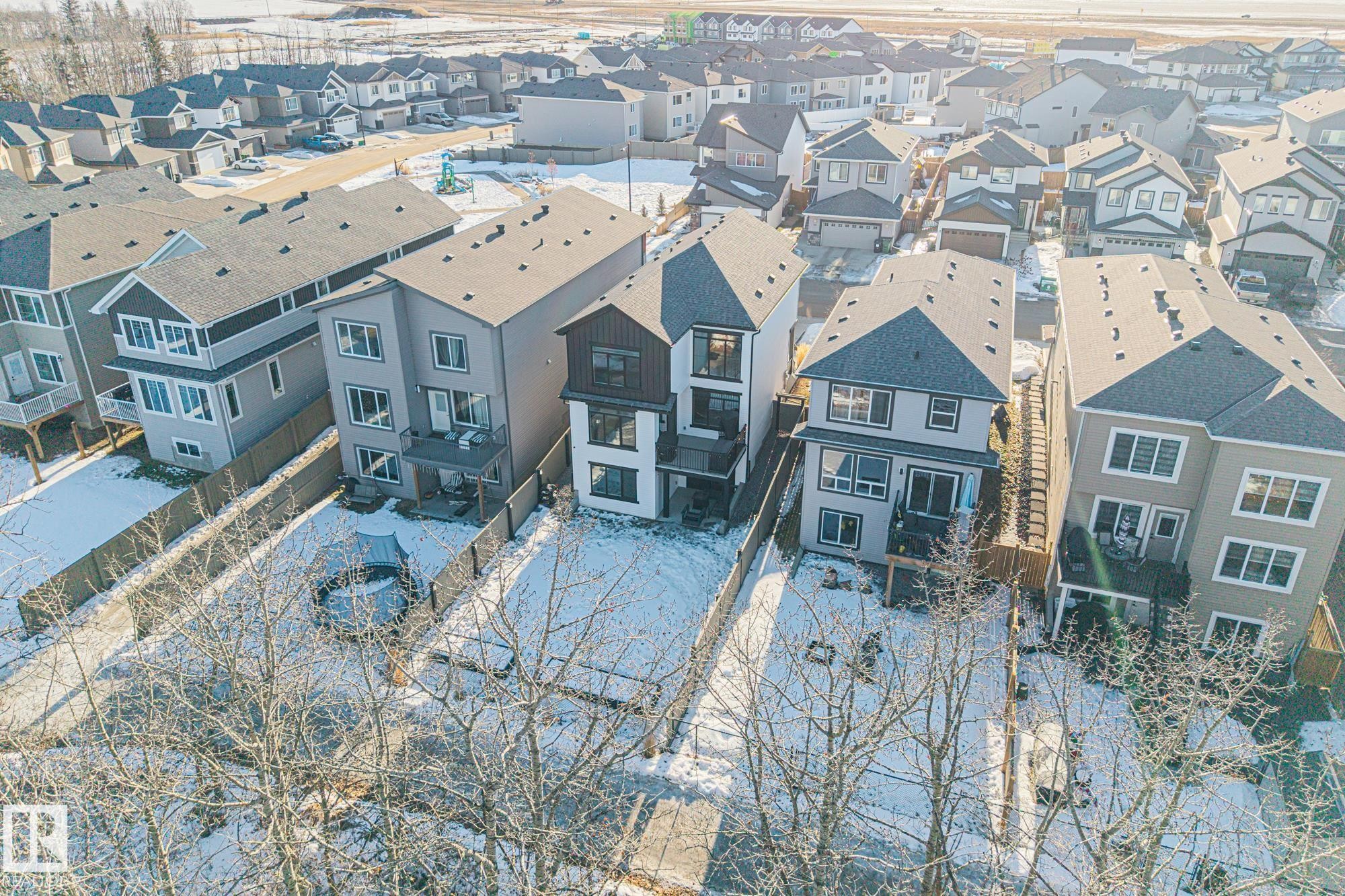 664 Astoria Way, Devon, AB - Outdoor