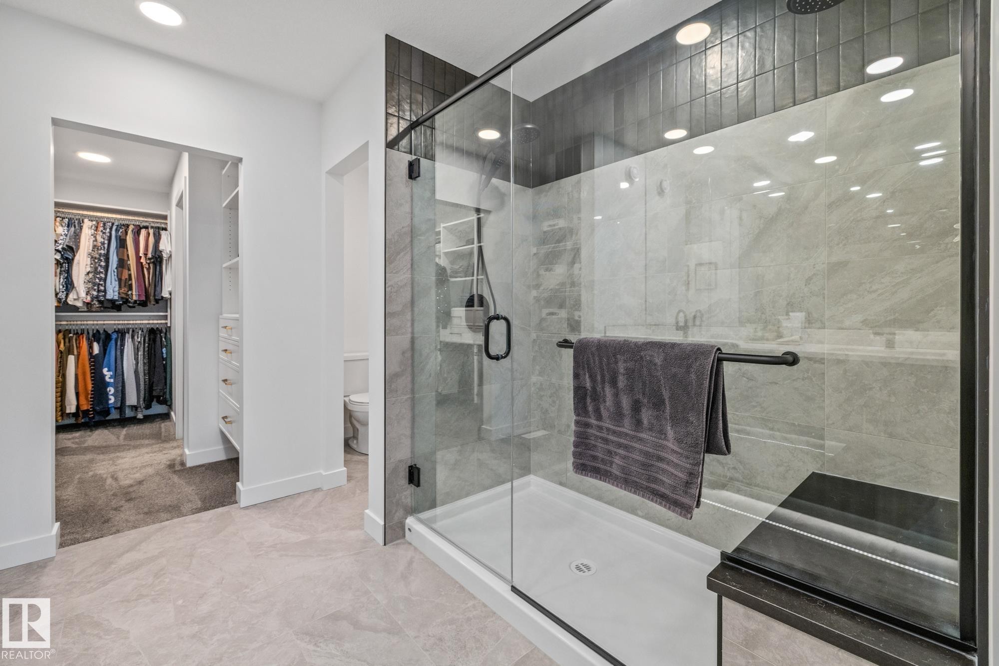 664 Astoria Way, Devon, AB - Indoor Photo Showing Bathroom