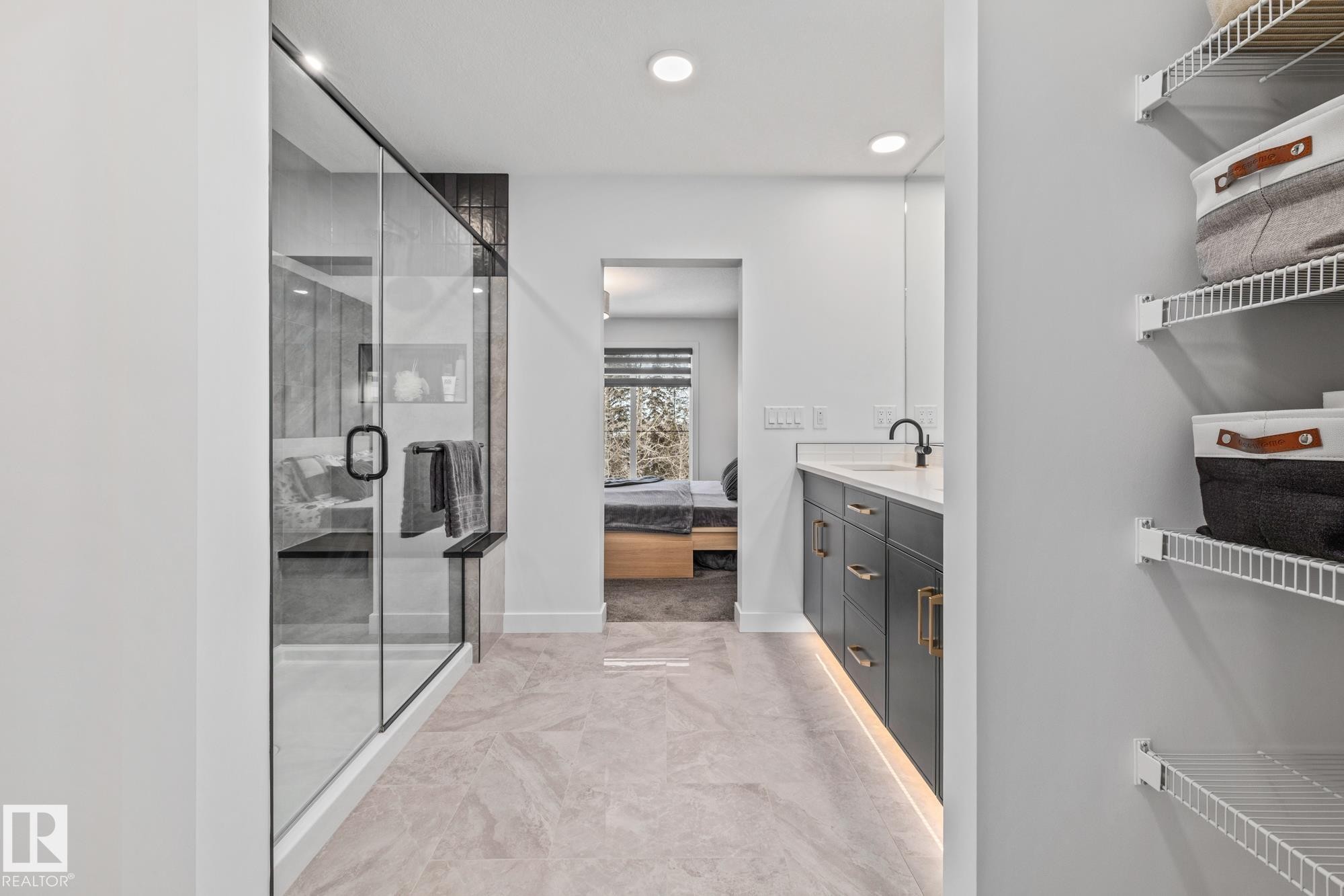 664 Astoria Way, Devon, AB - Indoor