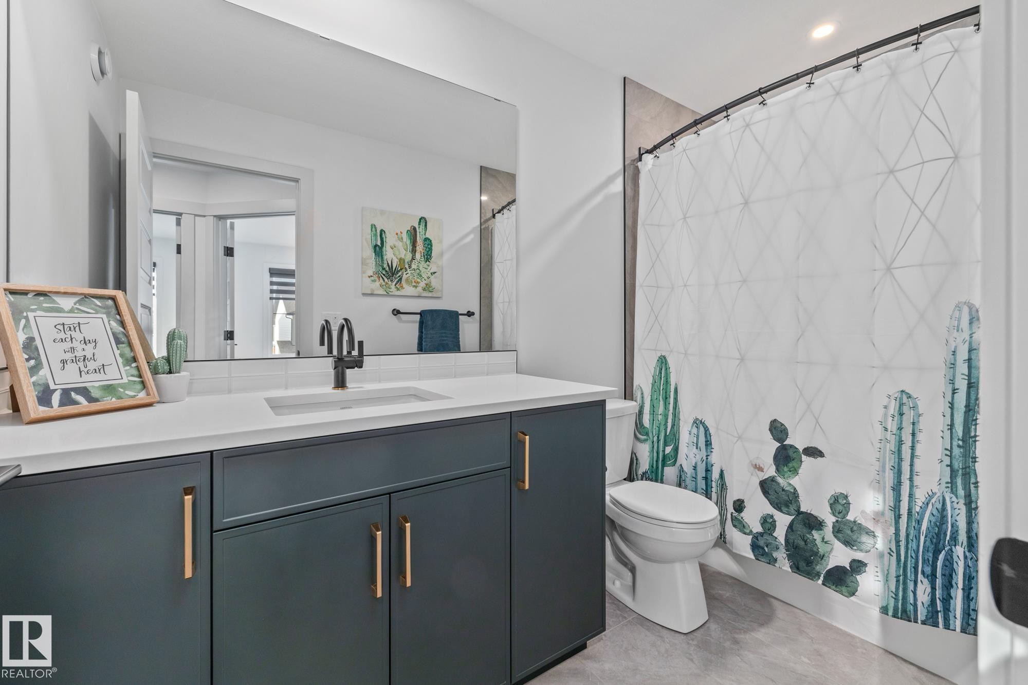 664 Astoria Way, Devon, AB - Indoor Photo Showing Bathroom