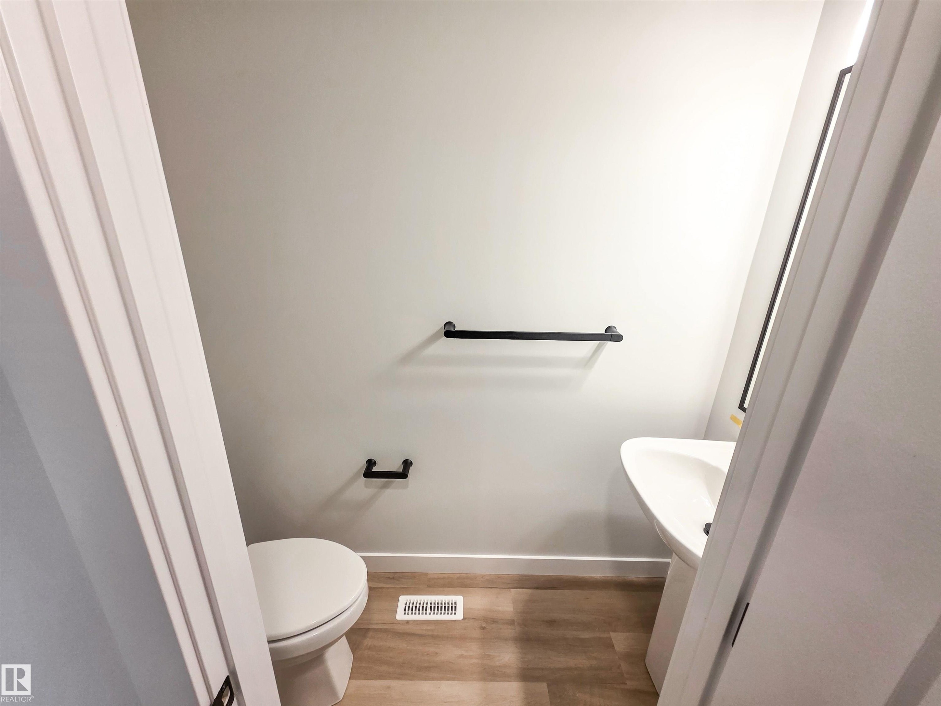 219 Ravine Drive, Devon, AB - Indoor Photo Showing Bathroom