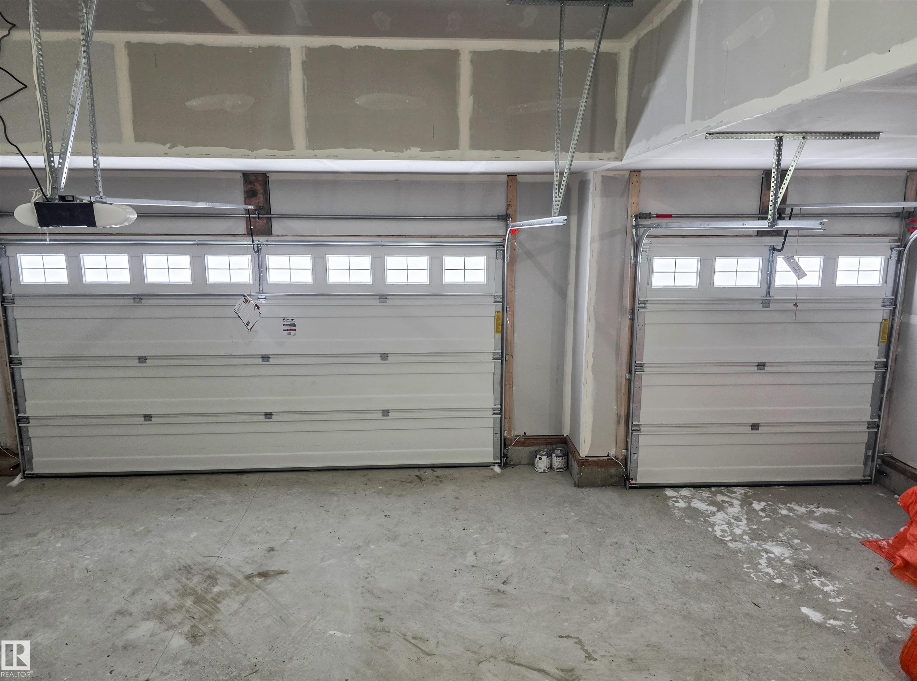 219 Ravine Drive, Devon, AB - Indoor Photo Showing Garage