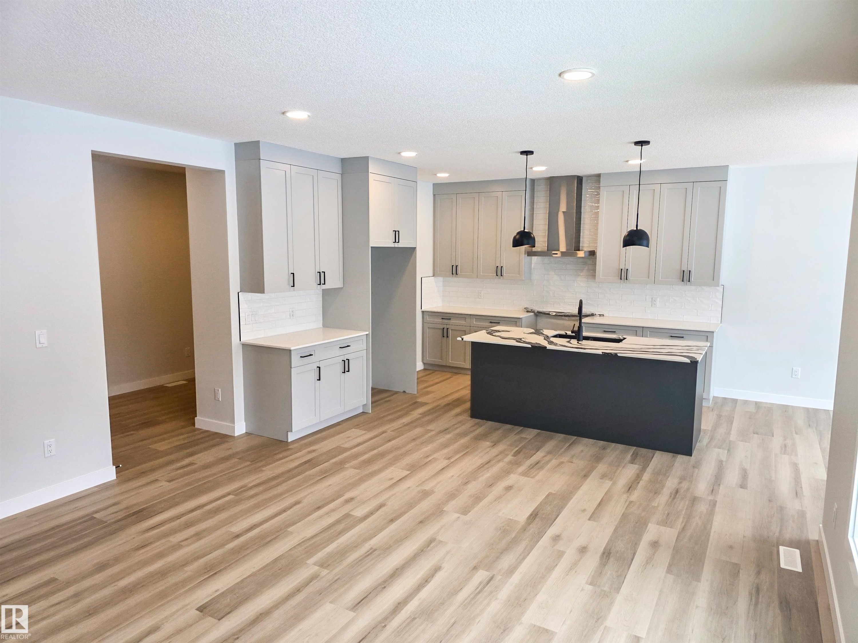 219 Ravine Drive, Devon, AB - Indoor Photo Showing Kitchen