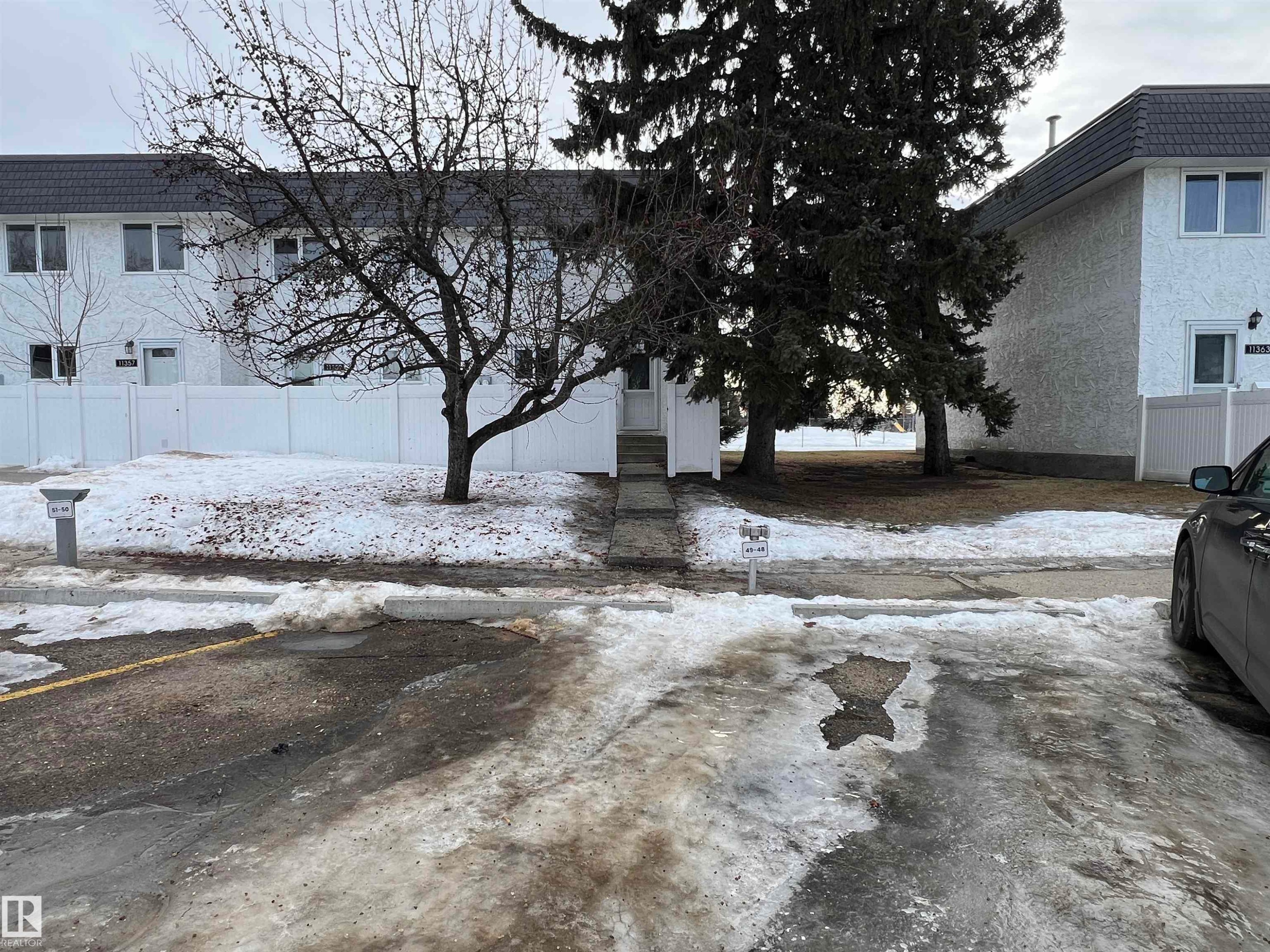 View of snowy yard - 11357 22 Avenue, Edmonton, AB - Outdoor
