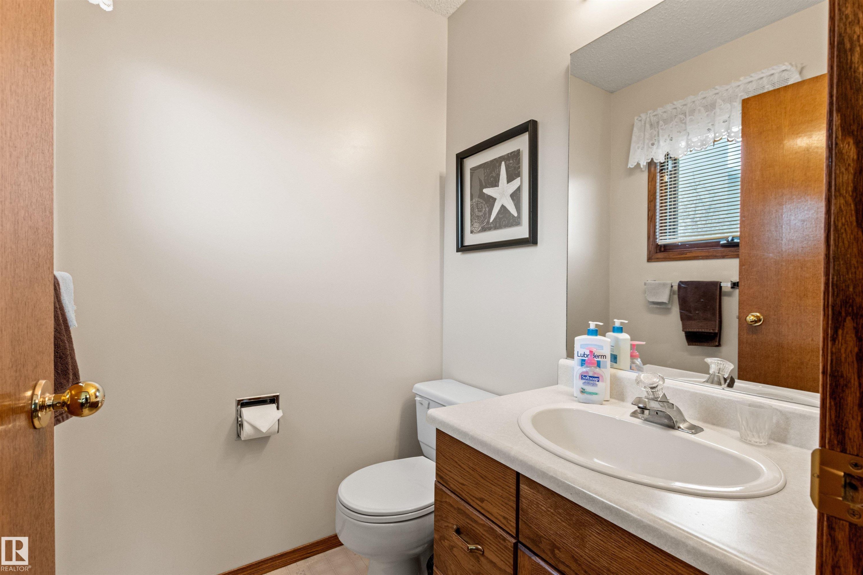 4024 28 Avenue, Edmonton, AB - Indoor Photo Showing Bathroom