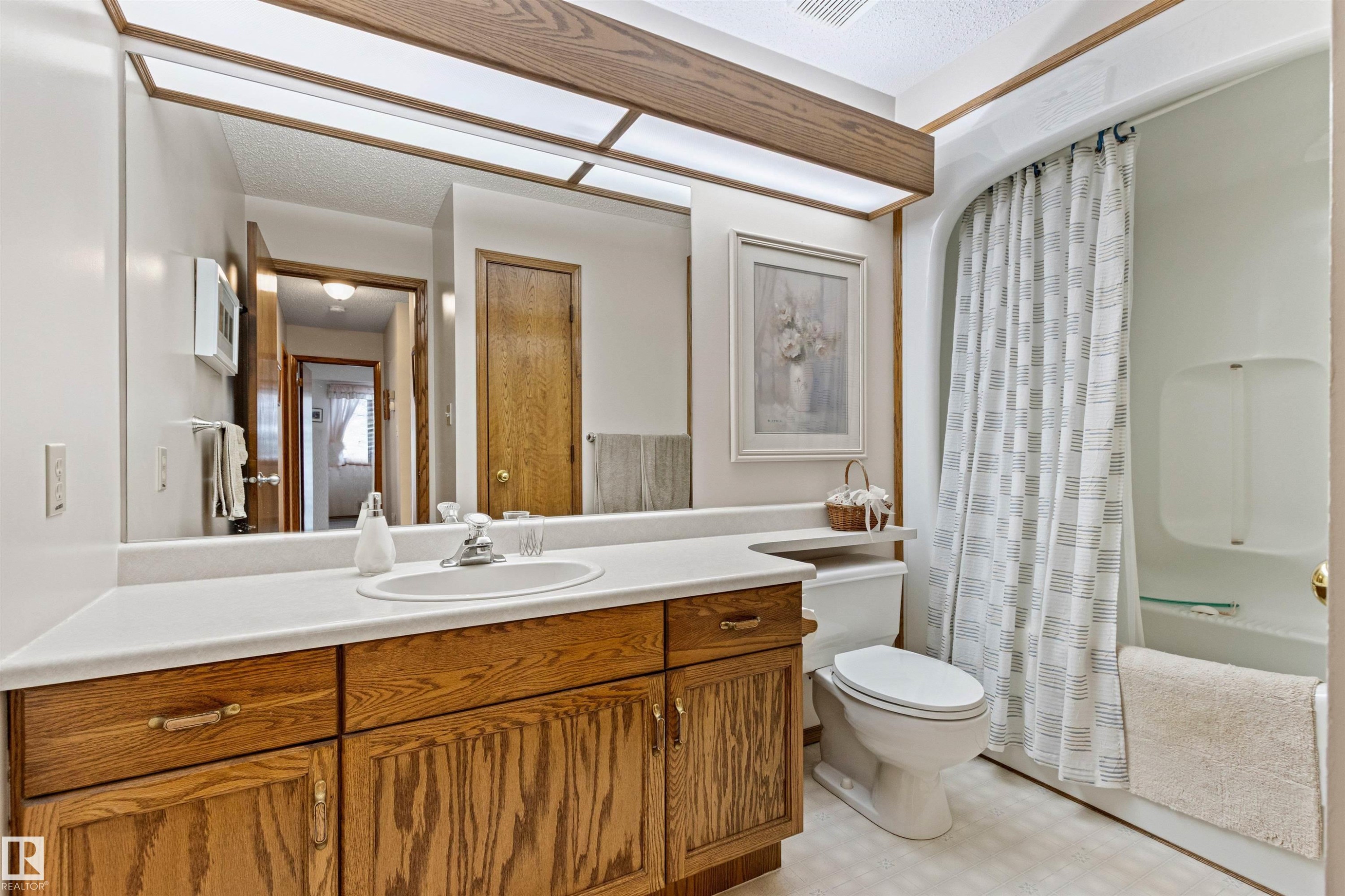 4024 28 Avenue, Edmonton, AB - Indoor Photo Showing Bathroom