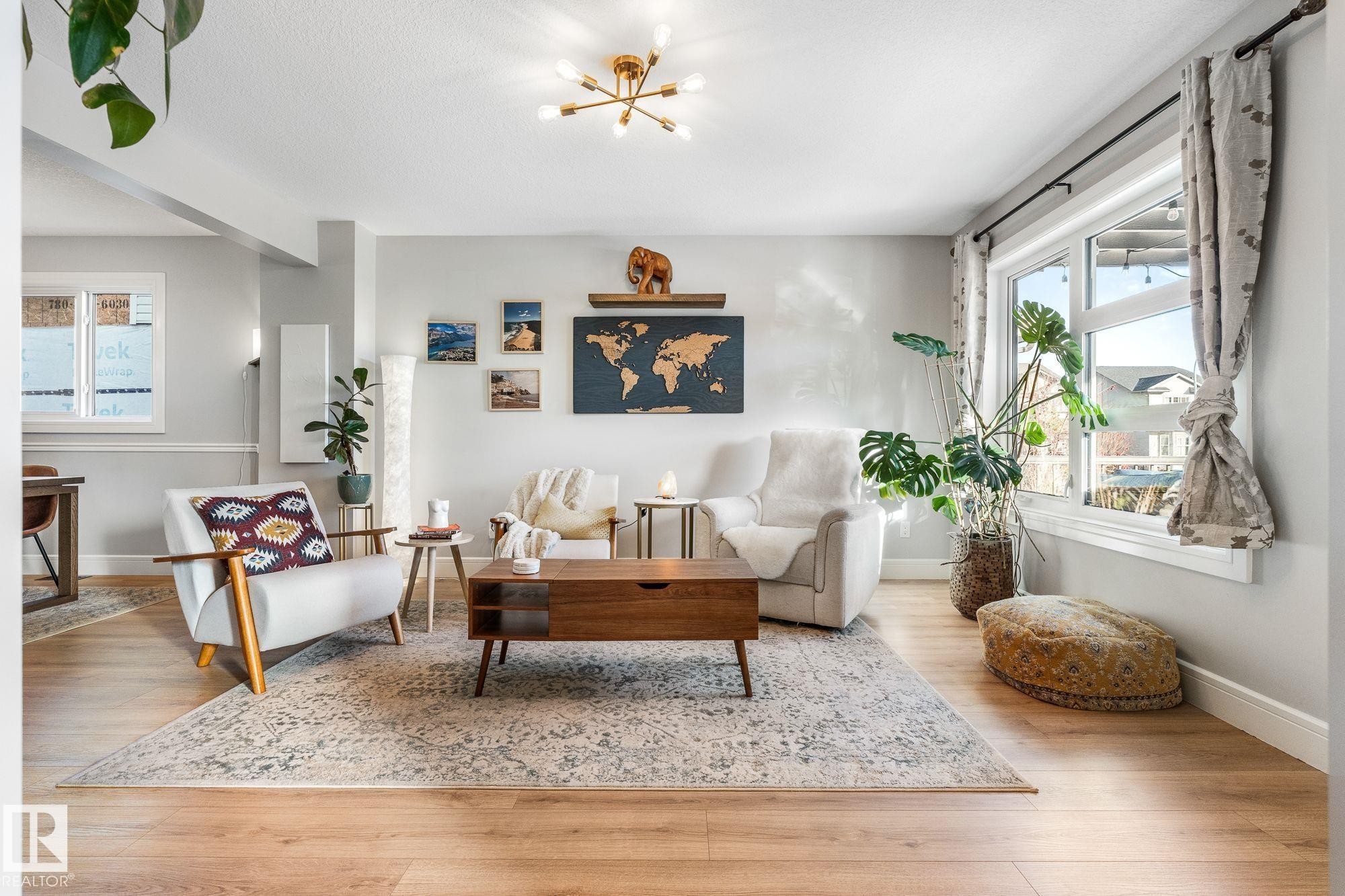 89 Hewitt Circle, Spruce Grove, AB - Indoor Photo Showing Living Room