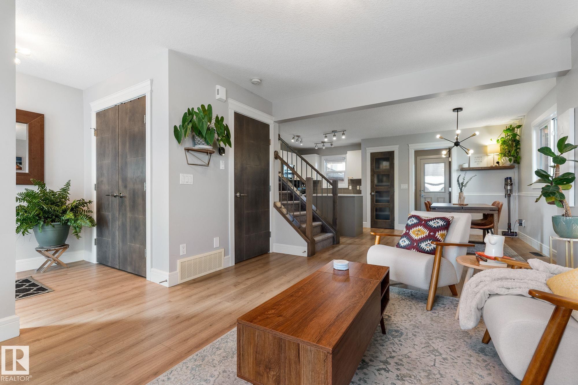 89 Hewitt Circle, Spruce Grove, AB - Indoor Photo Showing Living Room