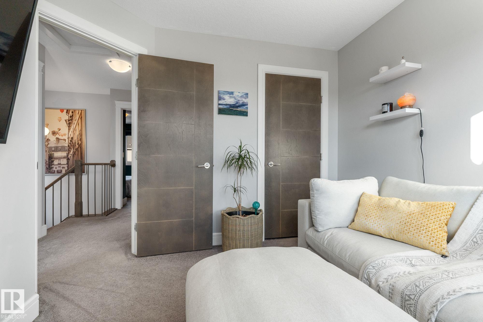 Bedroom with carpet - 89 Hewitt Circle, Spruce Grove, AB - Indoor Photo Showing Bathroom