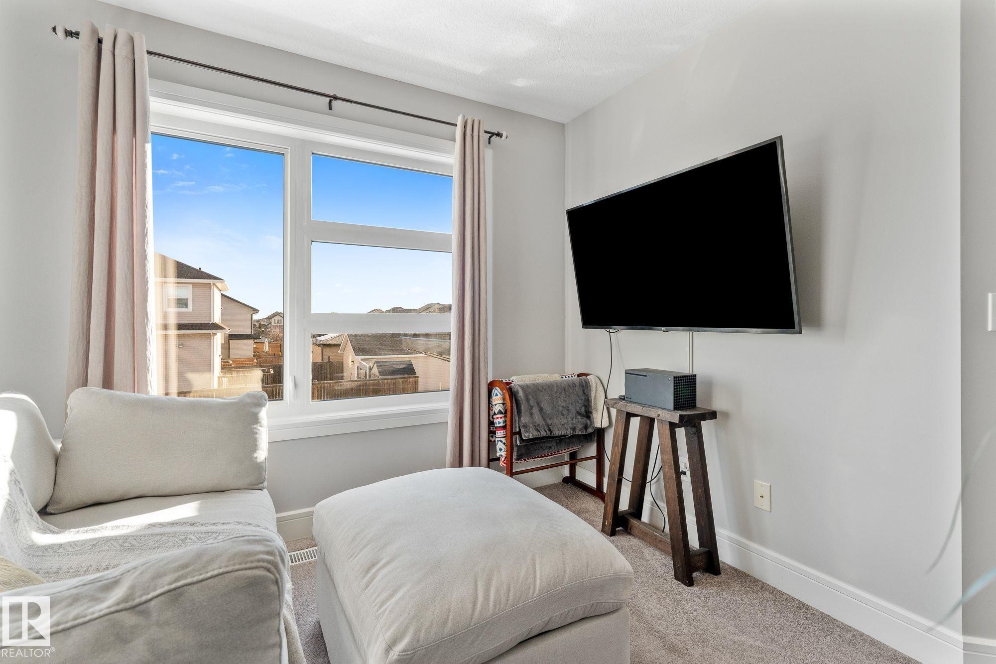 Bedroom with baseboards and light colored carpet - 89 Hewitt Circle, Spruce Grove, AB - Indoor