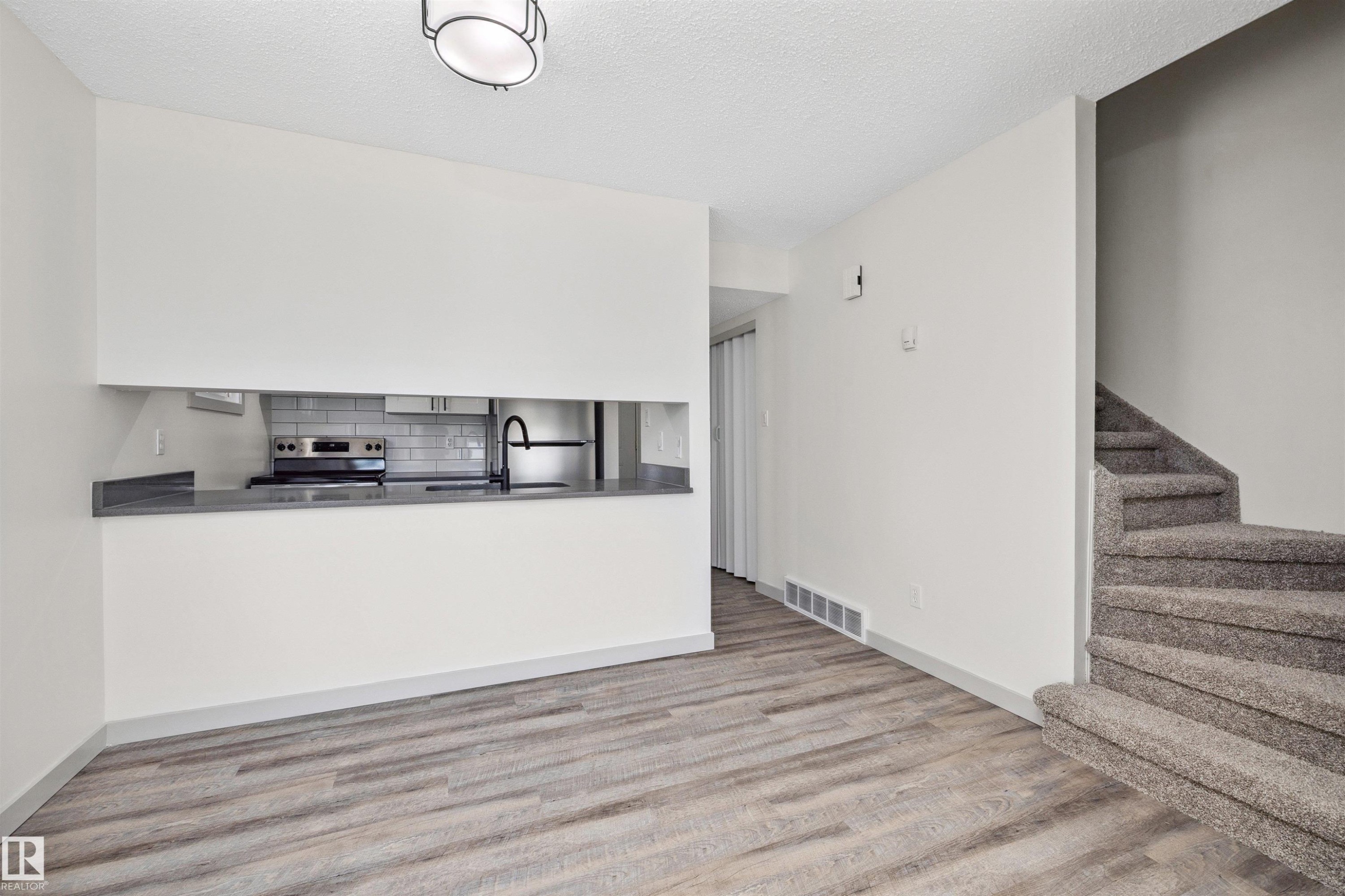 189 Lancaster Terrace, Edmonton, AB - Indoor