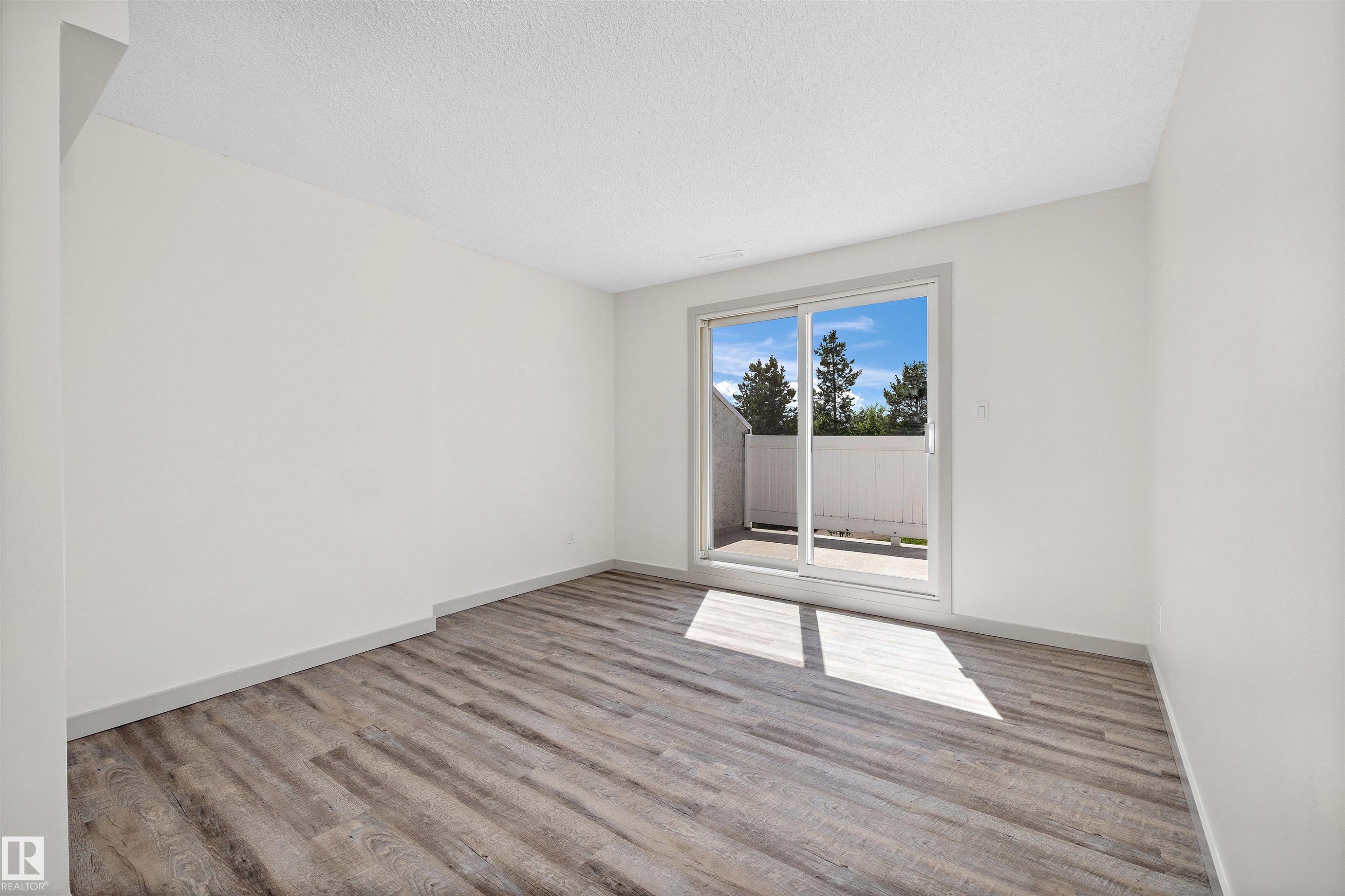 189 Lancaster Terrace, Edmonton, AB - Indoor Photo Showing Other Room