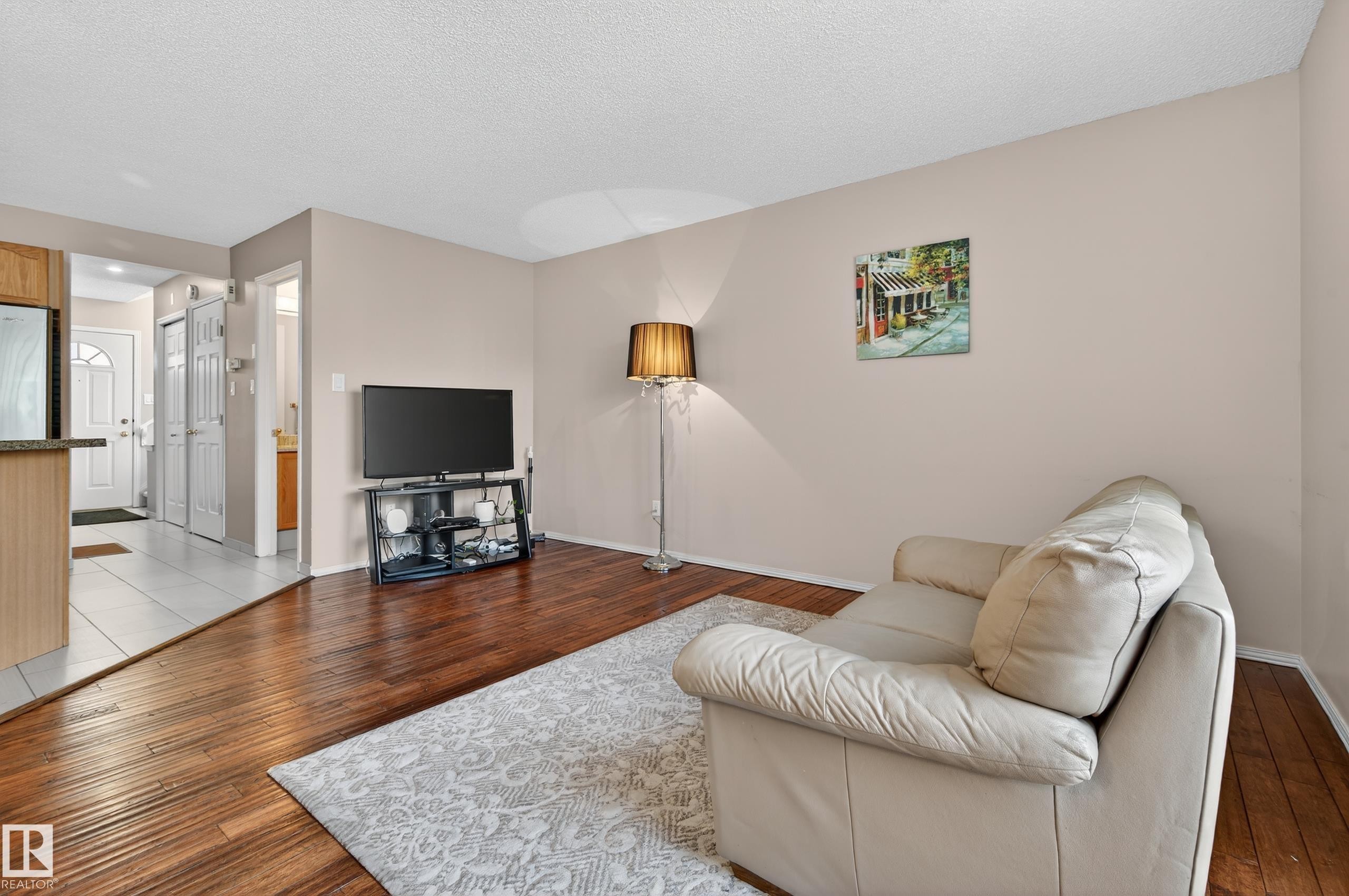 6840 159A Avenue, Edmonton, AB - Indoor Photo Showing Living Room