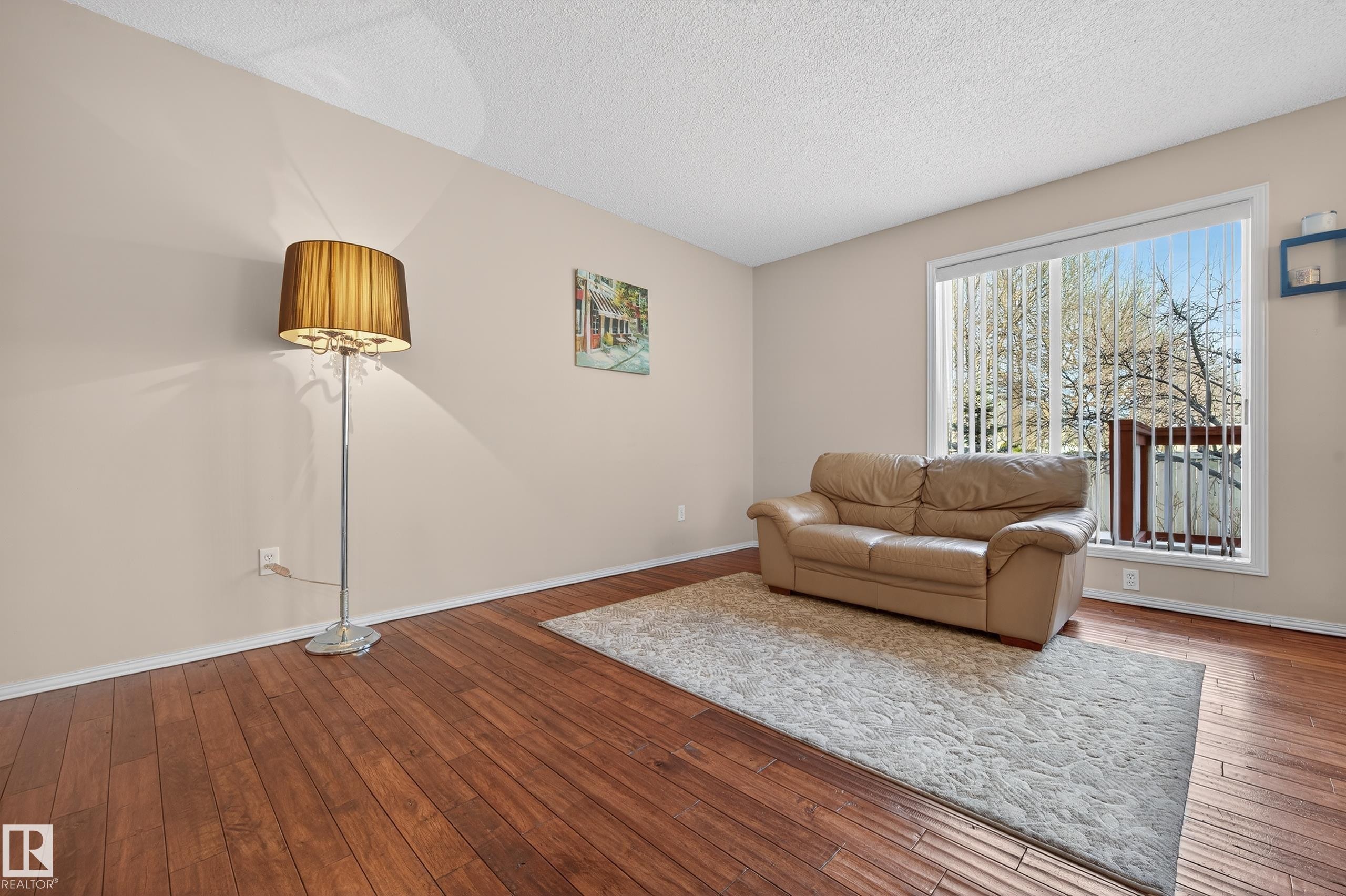 6840 159A Avenue, Edmonton, AB - Indoor Photo Showing Living Room