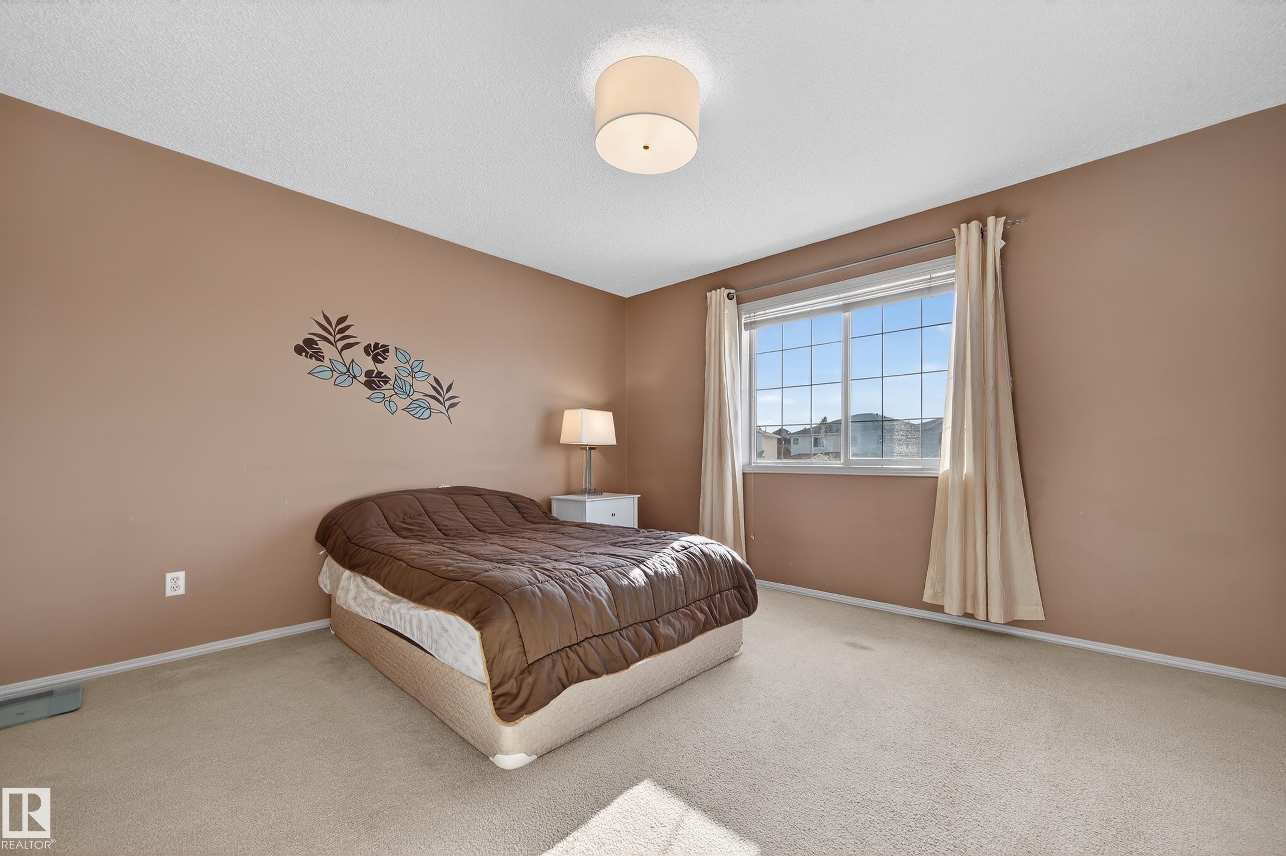 6840 159A Avenue, Edmonton, AB - Indoor Photo Showing Bedroom