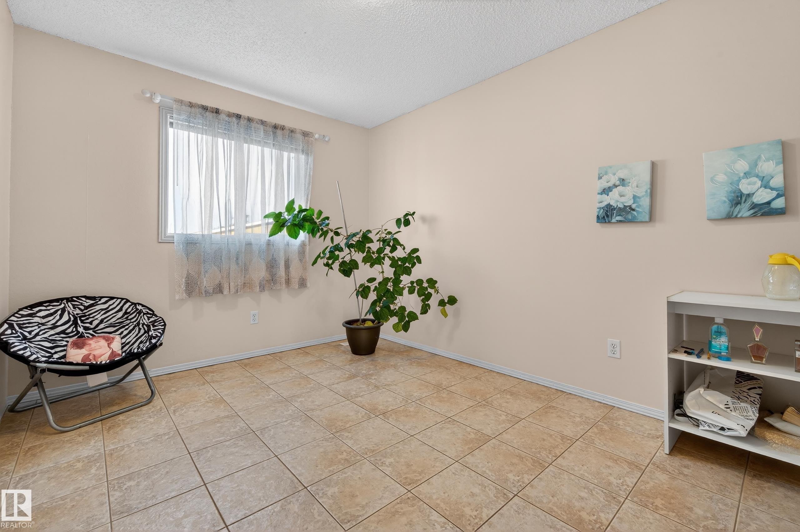 6840 159A Avenue, Edmonton, AB - Indoor Photo Showing Other Room