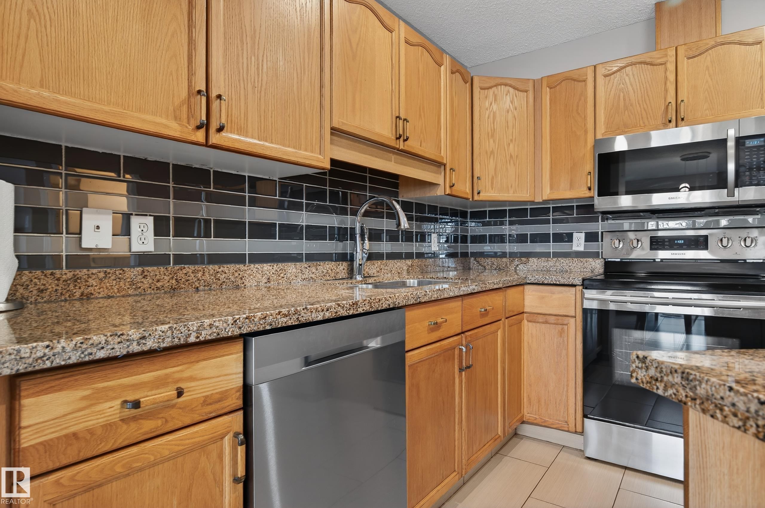 6840 159A Avenue, Edmonton, AB - Indoor Photo Showing Kitchen With Double Sink