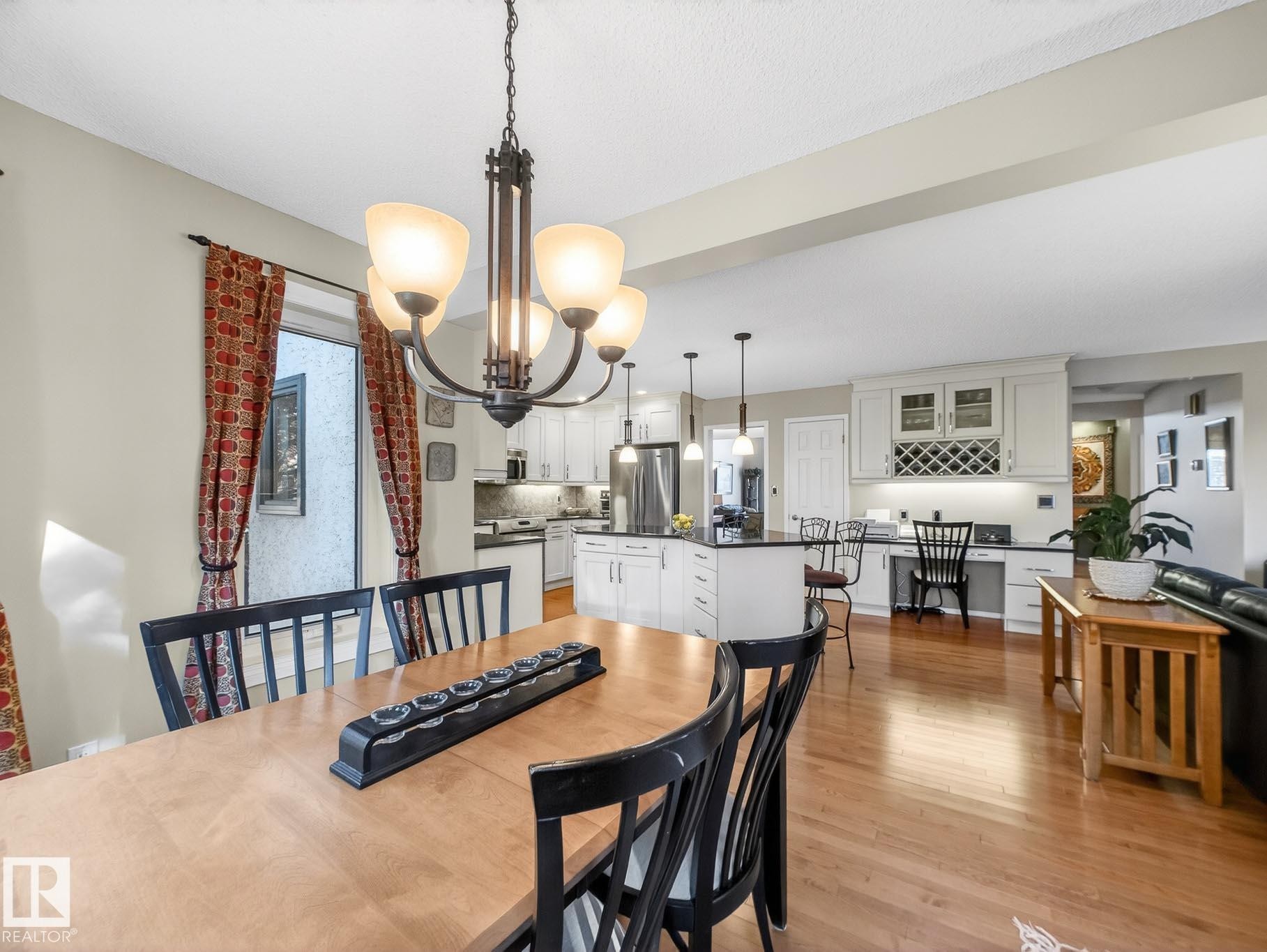 220 Ronning Close, Edmonton, AB - Indoor Photo Showing Dining Room