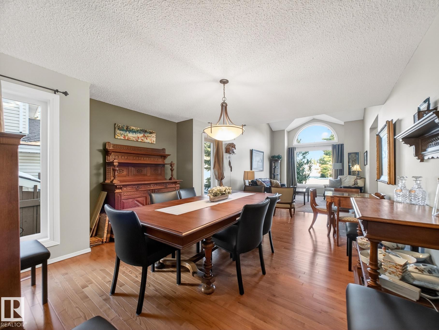 220 Ronning Close, Edmonton, AB - Indoor Photo Showing Dining Room