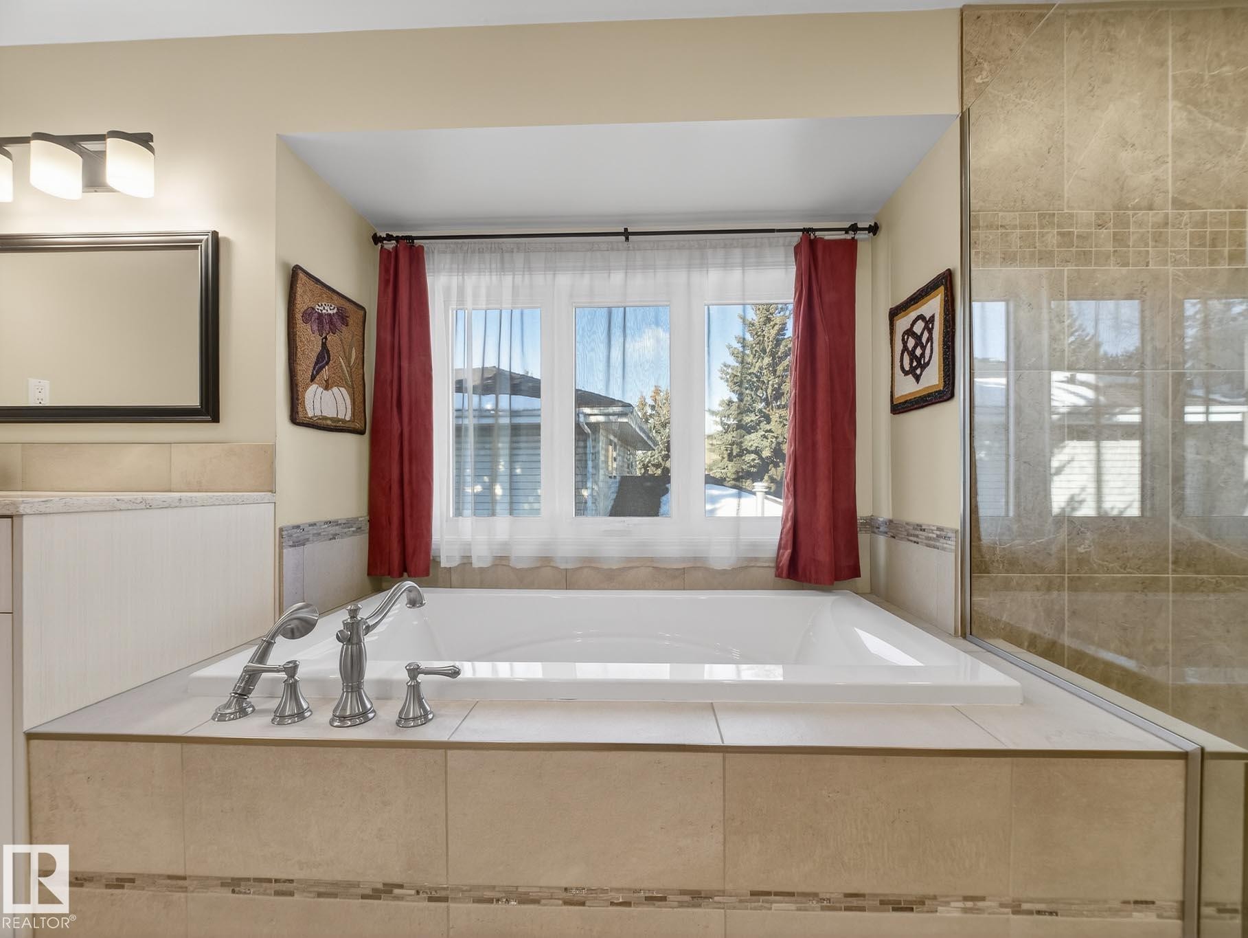 220 Ronning Close, Edmonton, AB - Indoor Photo Showing Bathroom