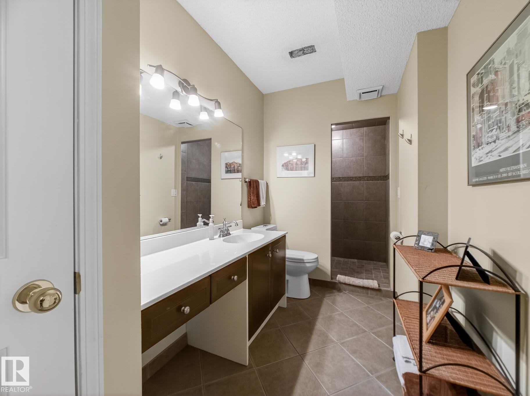 220 Ronning Close, Edmonton, AB - Indoor Photo Showing Bathroom