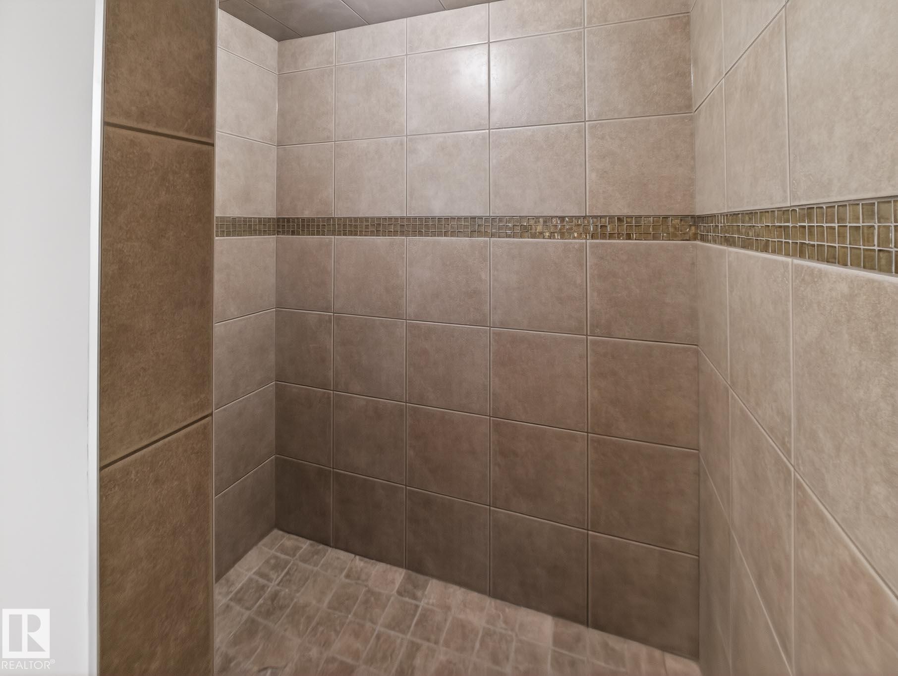 220 Ronning Close, Edmonton, AB - Indoor Photo Showing Bathroom