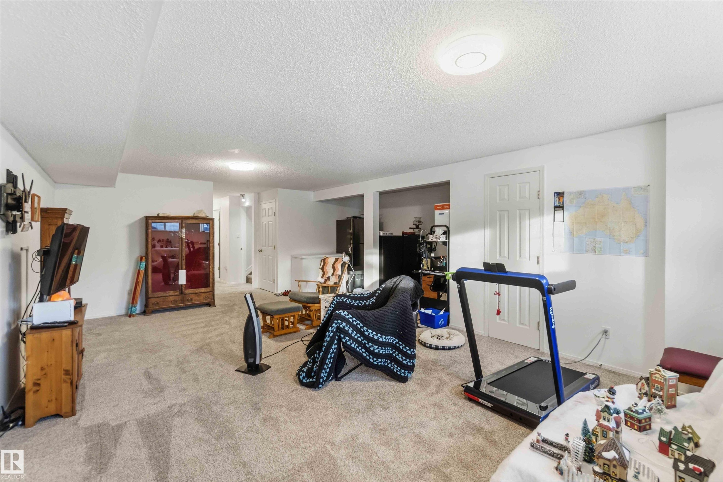 Workout area featuring light carpet and a textured ceiling - 1706 Turvey Bend, Edmonton, AB - Indoor Photo Showing Gym Room