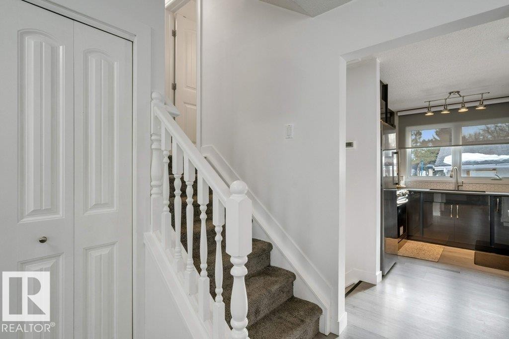 7611 141 Avenue Nw, Edmonton, AB - Indoor Photo Showing Other Room