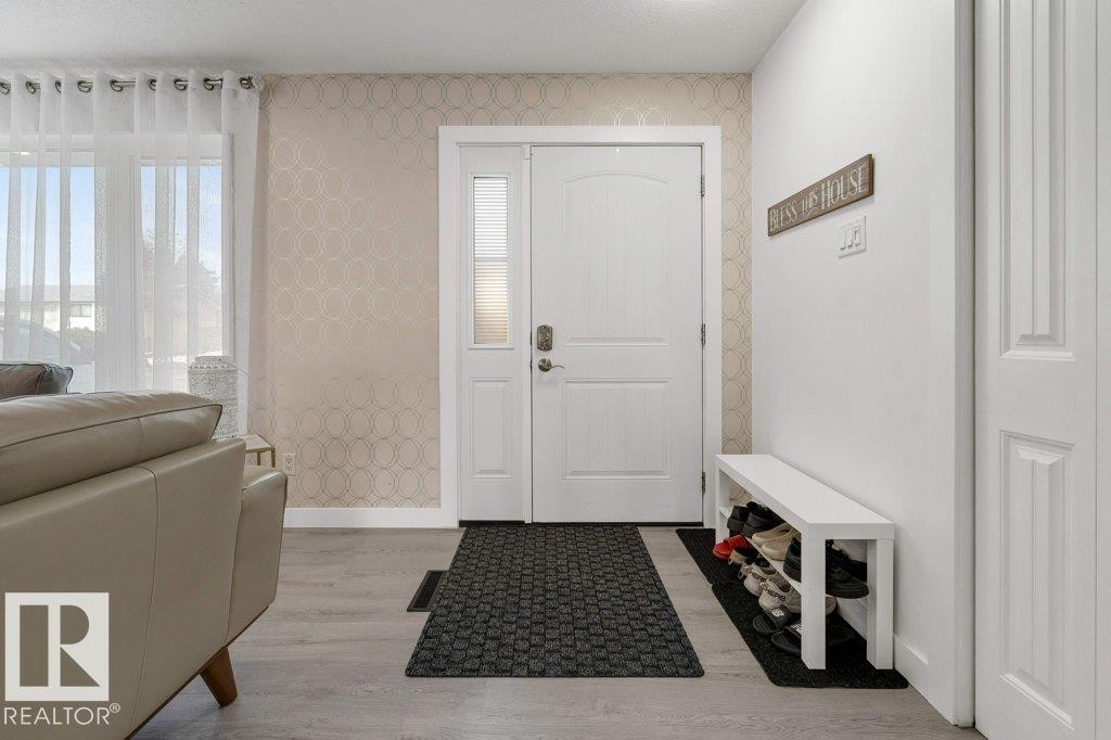 7611 141 Avenue Nw, Edmonton, AB - Indoor Photo Showing Other Room