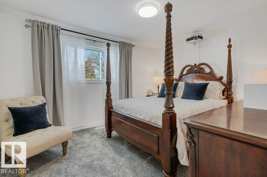 7611 141 Avenue Nw, Edmonton, AB - Indoor Photo Showing Bedroom