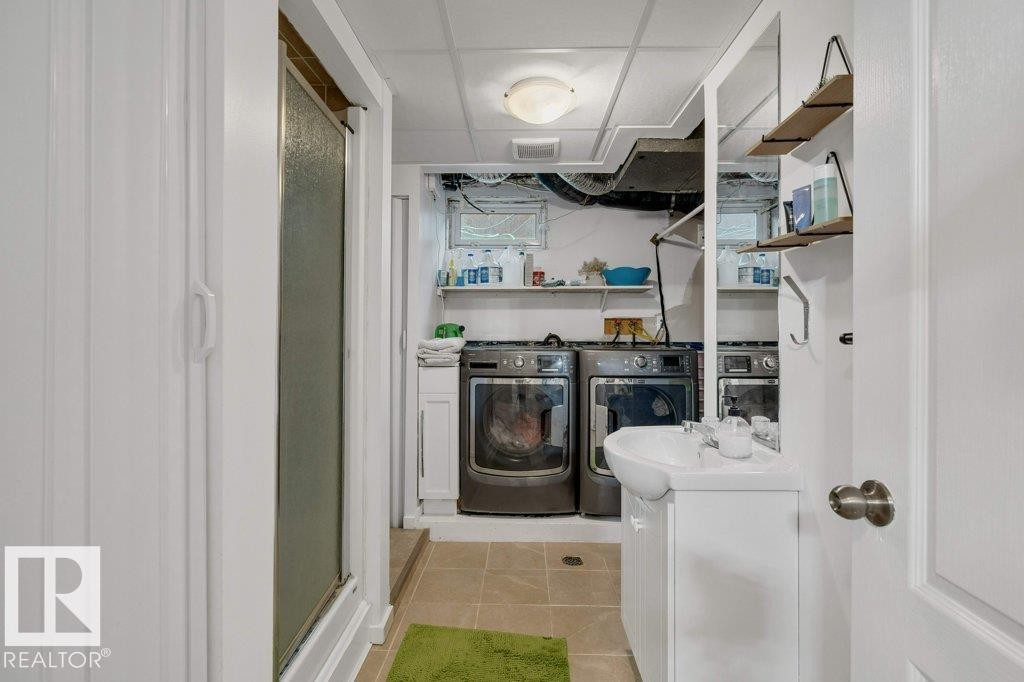7611 141 Avenue Nw, Edmonton, AB - Indoor Photo Showing Laundry Room