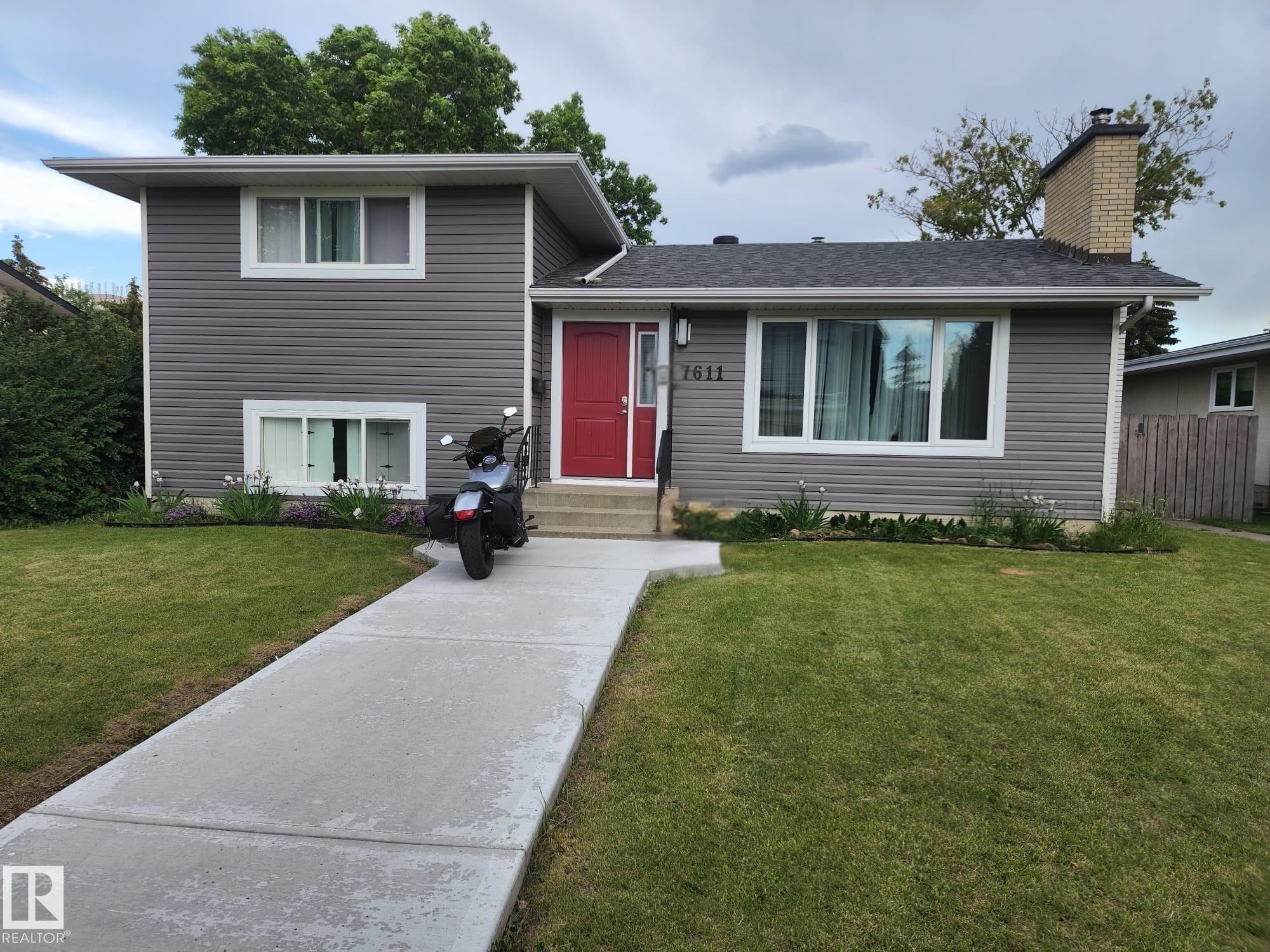 7611 141 Avenue Nw, Edmonton, AB - Outdoor With Facade