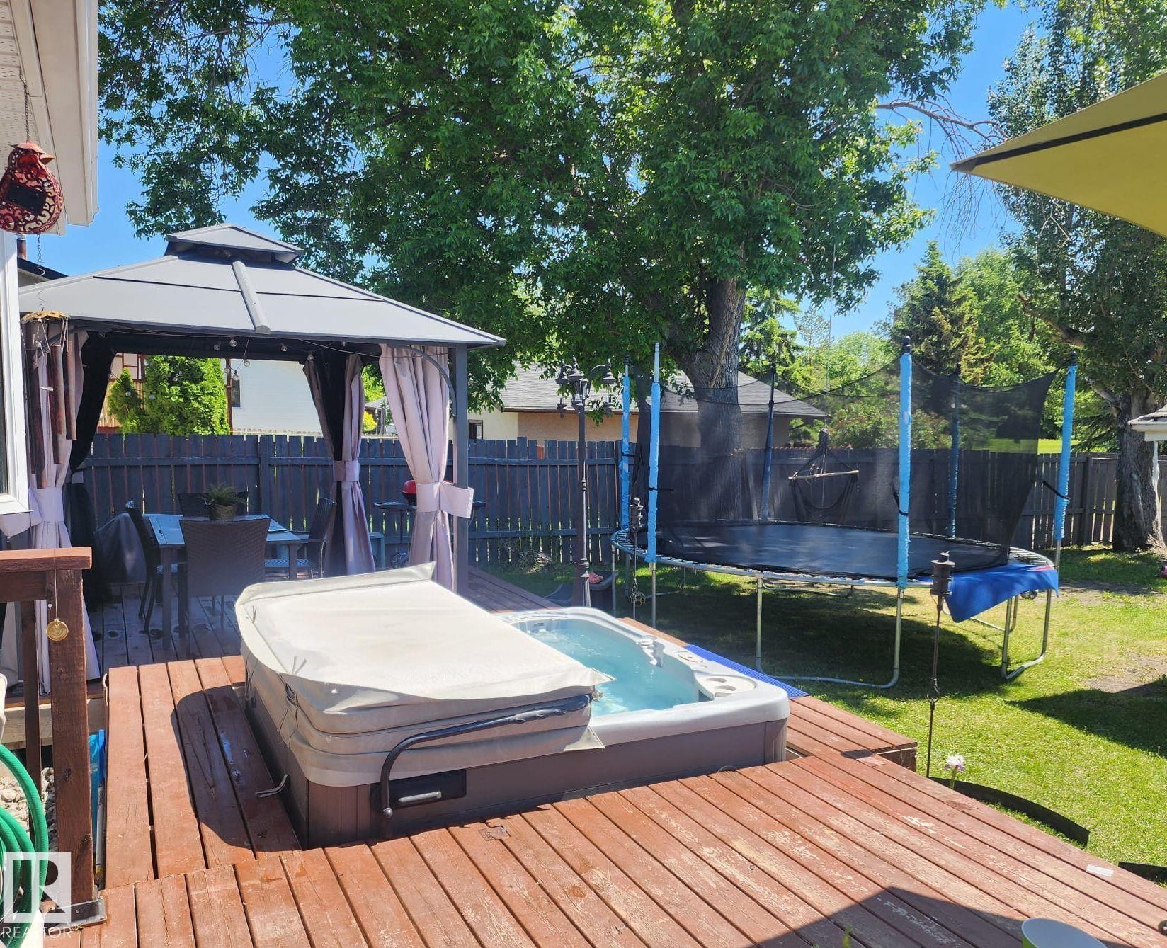 7611 141 Avenue Nw, Edmonton, AB - Outdoor With Deck Patio Veranda With Backyard