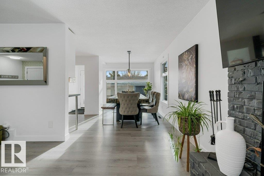 7611 141 Avenue Nw, Edmonton, AB - Indoor