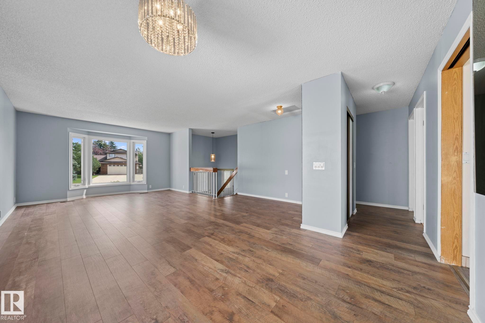 10458 14 Avenue Nw, Edmonton, AB - Indoor Photo Showing Other Room