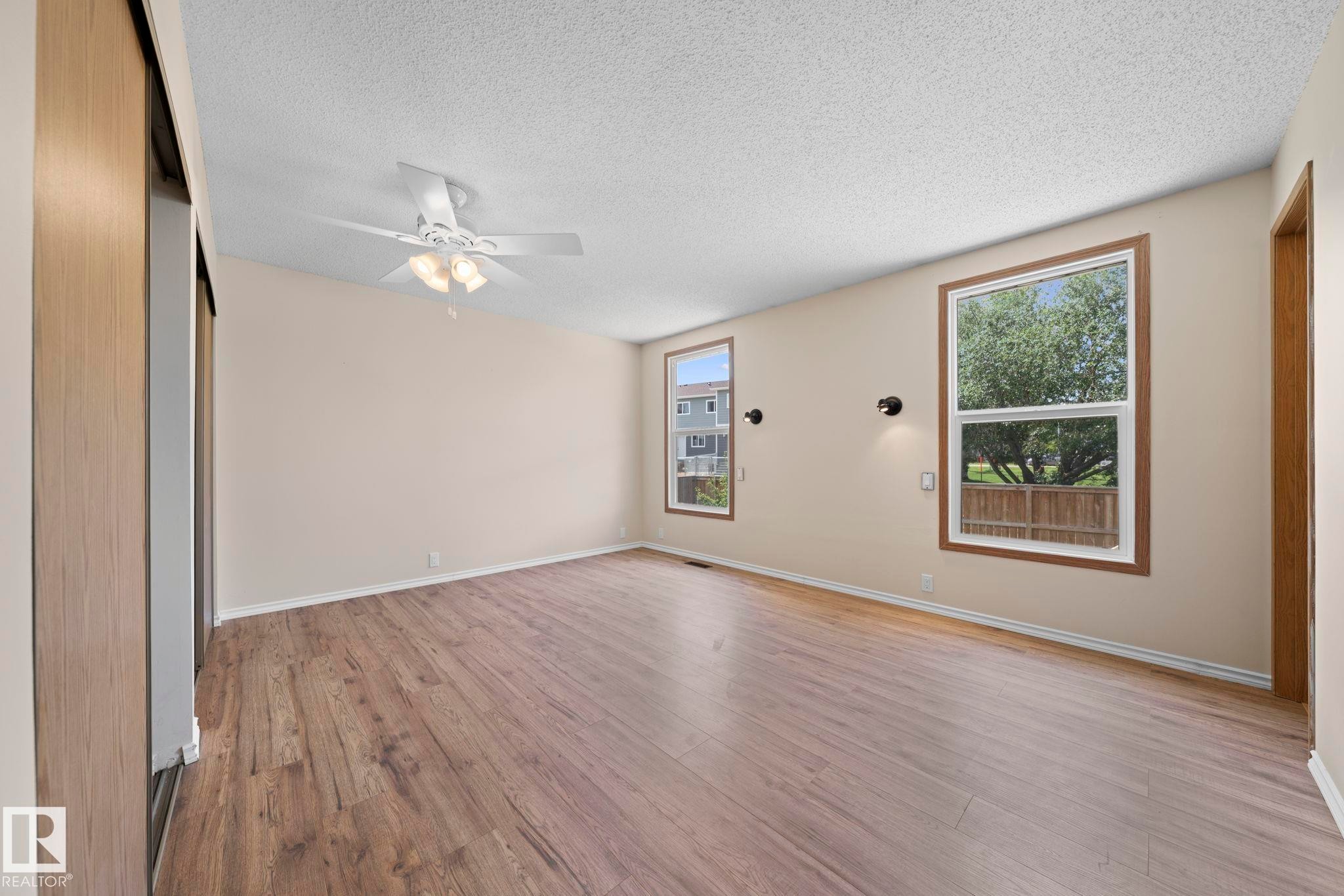 10458 14 Avenue Nw, Edmonton, AB - Indoor Photo Showing Other Room