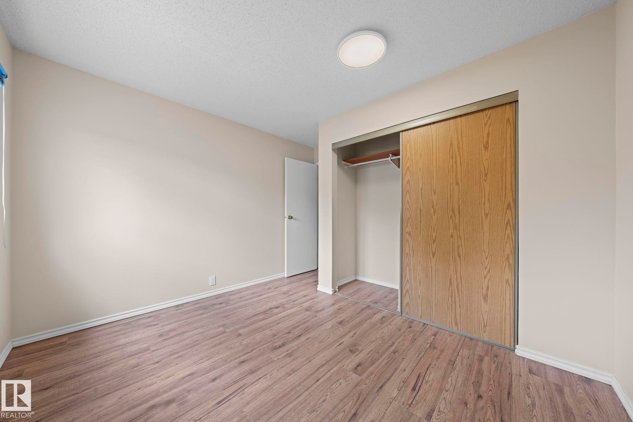 10458 14 Avenue Nw, Edmonton, AB - Indoor Photo Showing Other Room