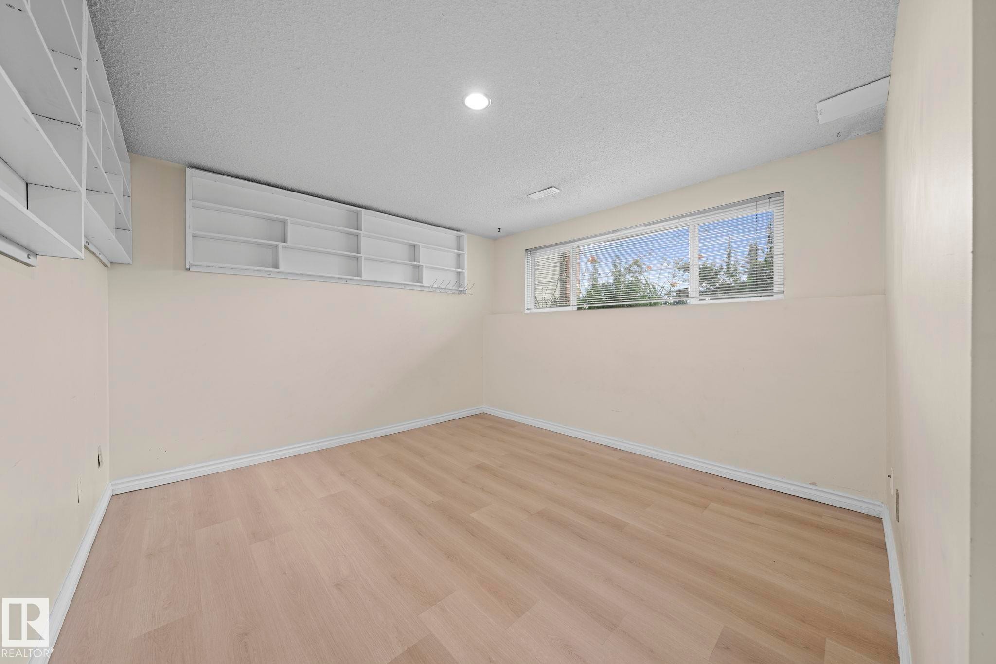 10458 14 Avenue Nw, Edmonton, AB - Indoor Photo Showing Other Room