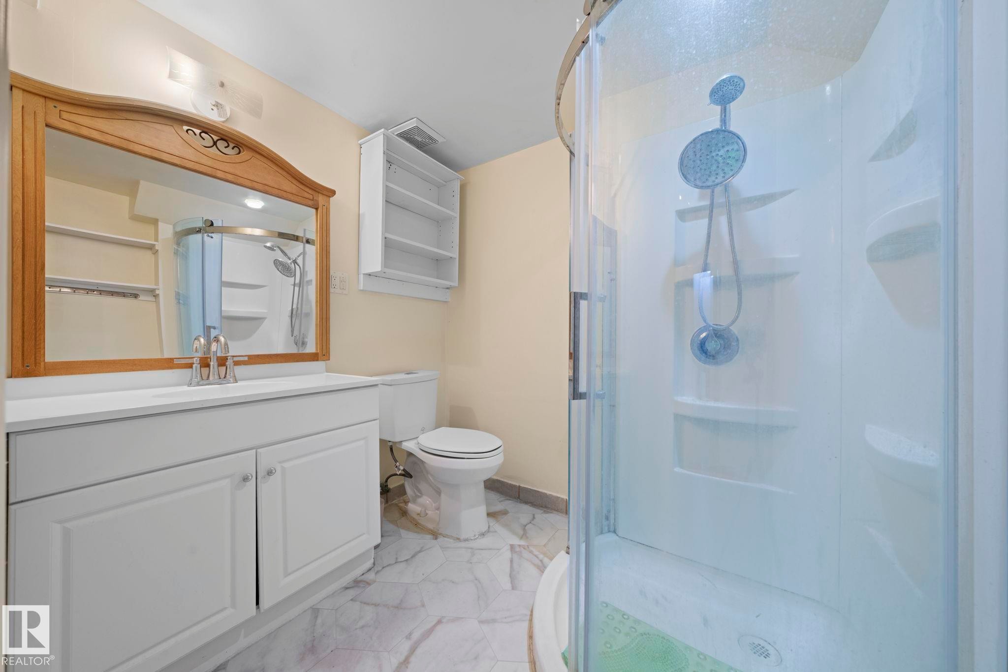 10458 14 Avenue Nw, Edmonton, AB - Indoor Photo Showing Bathroom