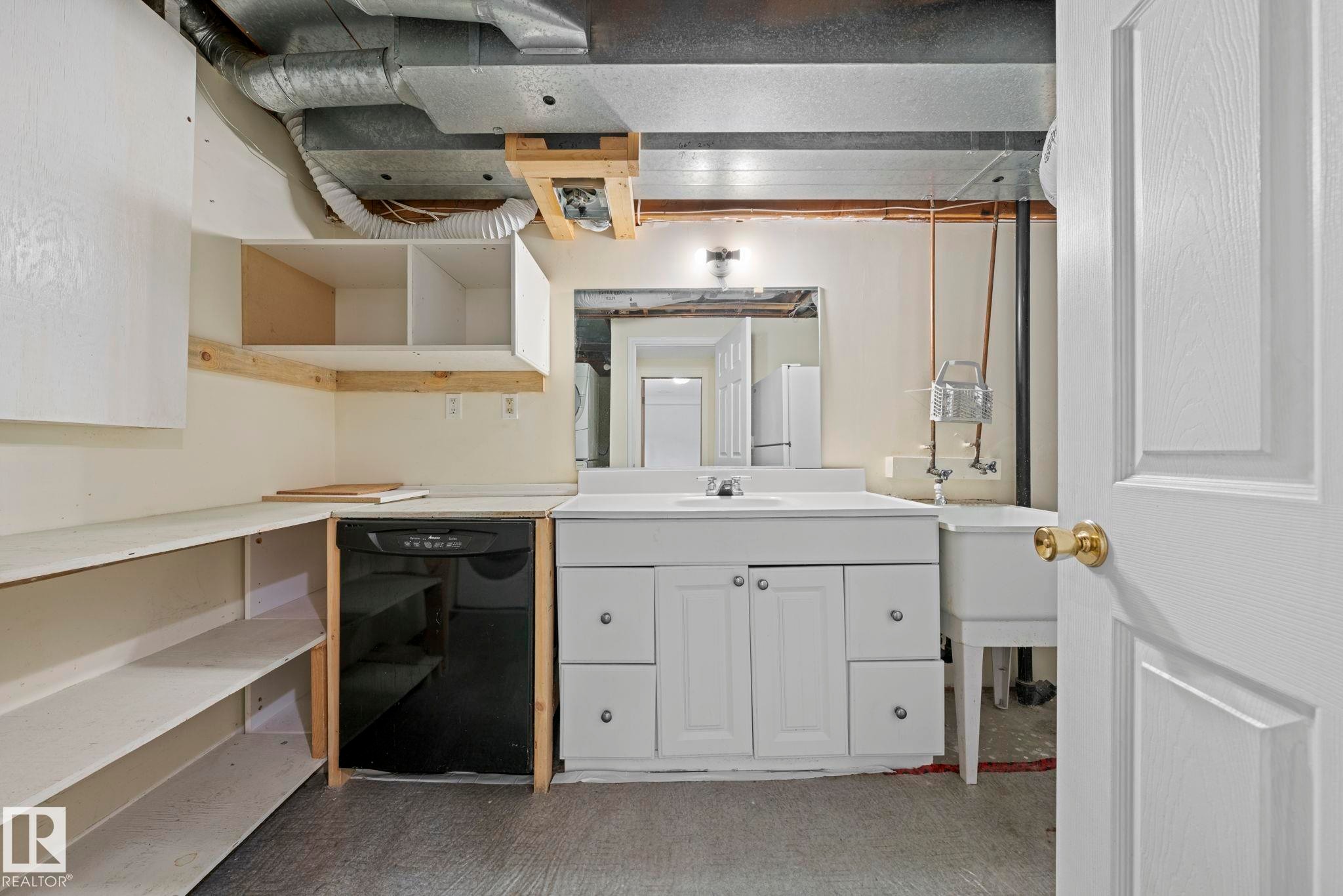 10458 14 Avenue Nw, Edmonton, AB - Indoor