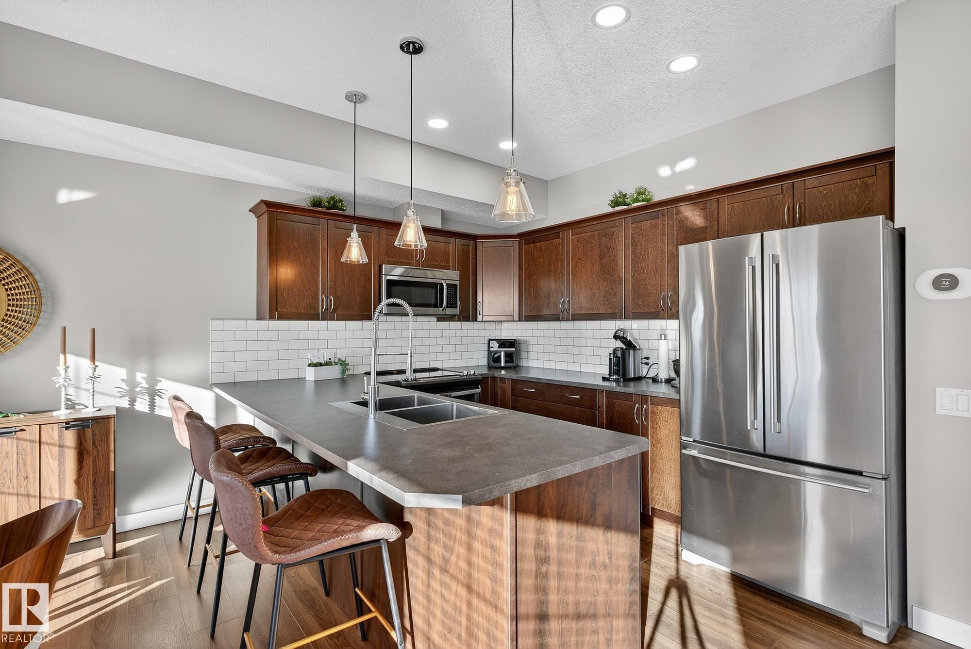 117 7293 South Terwillegar Drive, Edmonton, AB - Indoor Photo Showing Kitchen With Double Sink With Upgraded Kitchen