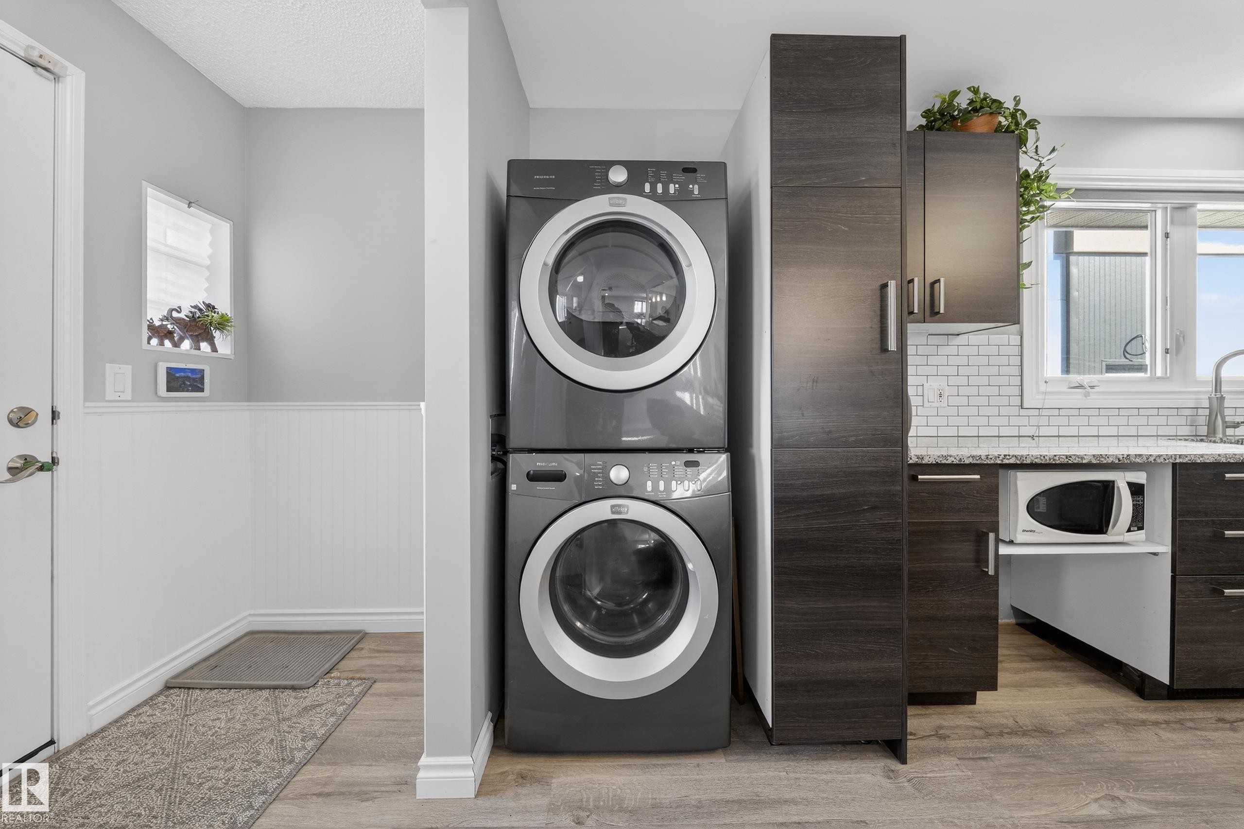 9521 109 Avenue, Edmonton, AB - Indoor Photo Showing Laundry Room