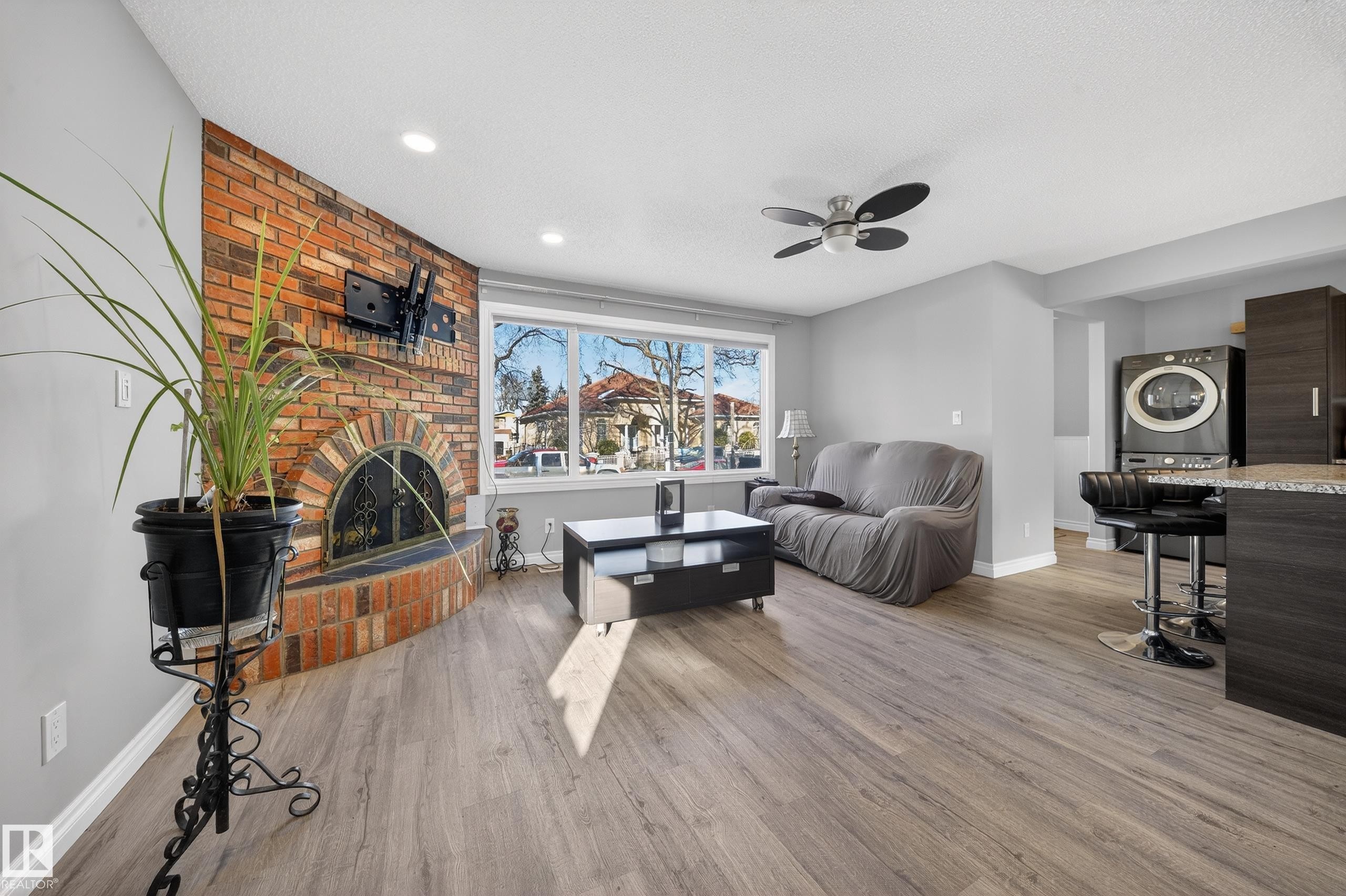 9521 109 Avenue, Edmonton, AB - Indoor Photo Showing Other Room With Fireplace