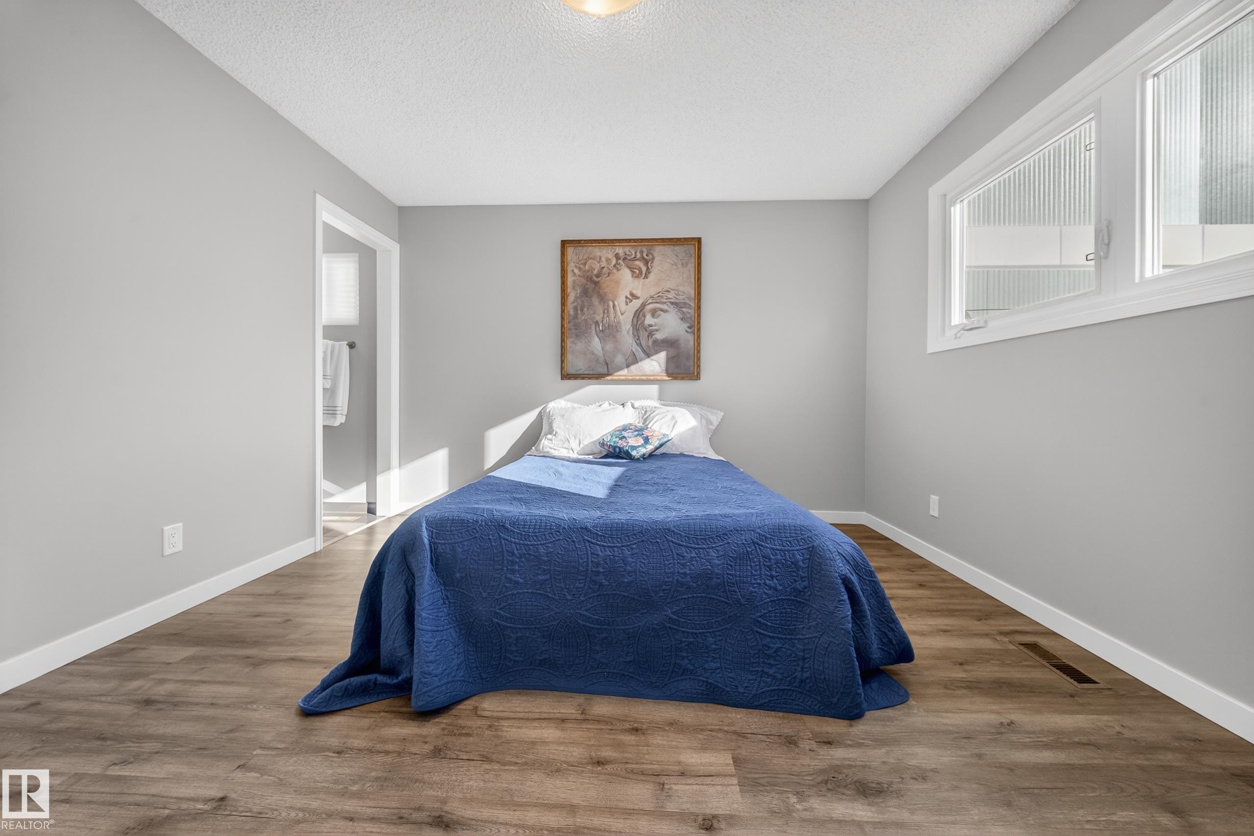 9521 109 Avenue, Edmonton, AB - Indoor Photo Showing Bedroom