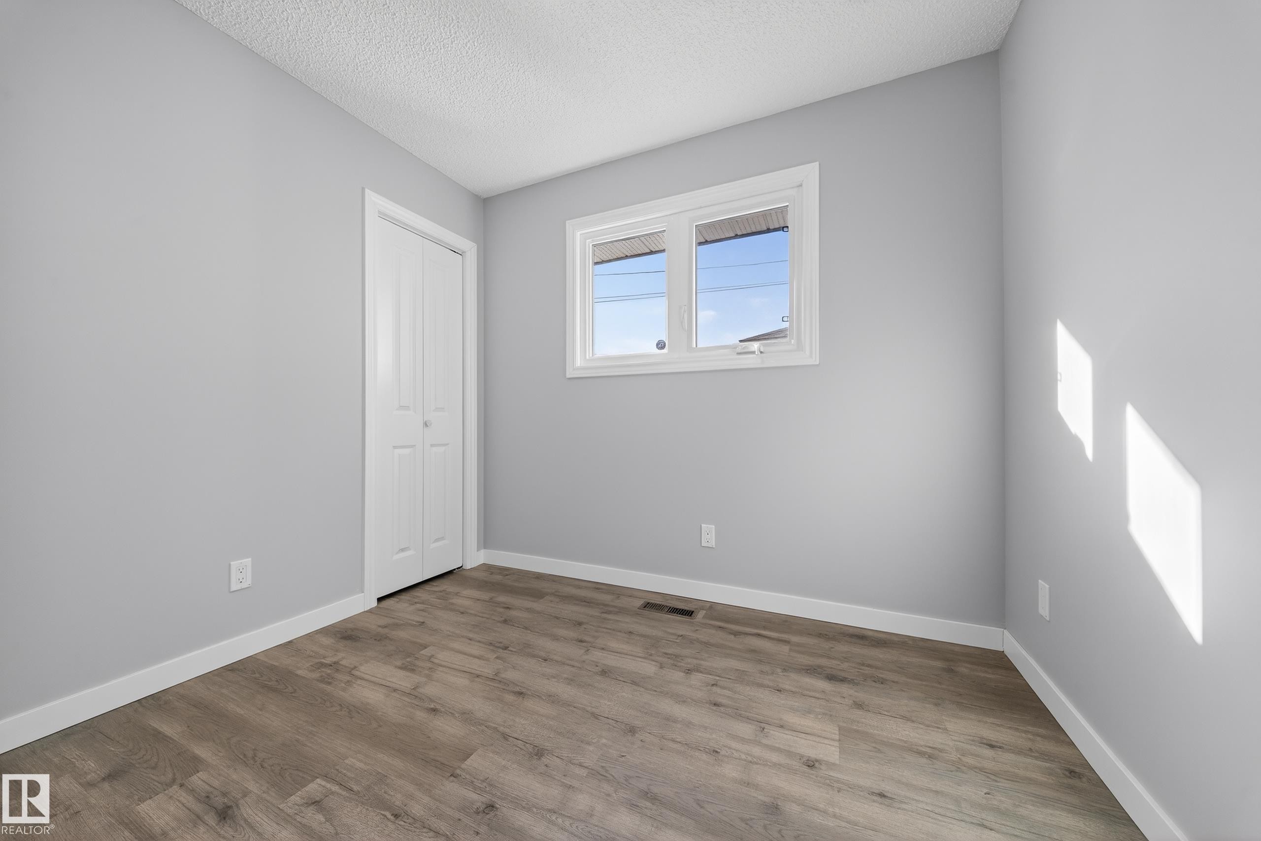 9521 109 Avenue, Edmonton, AB - Indoor Photo Showing Other Room
